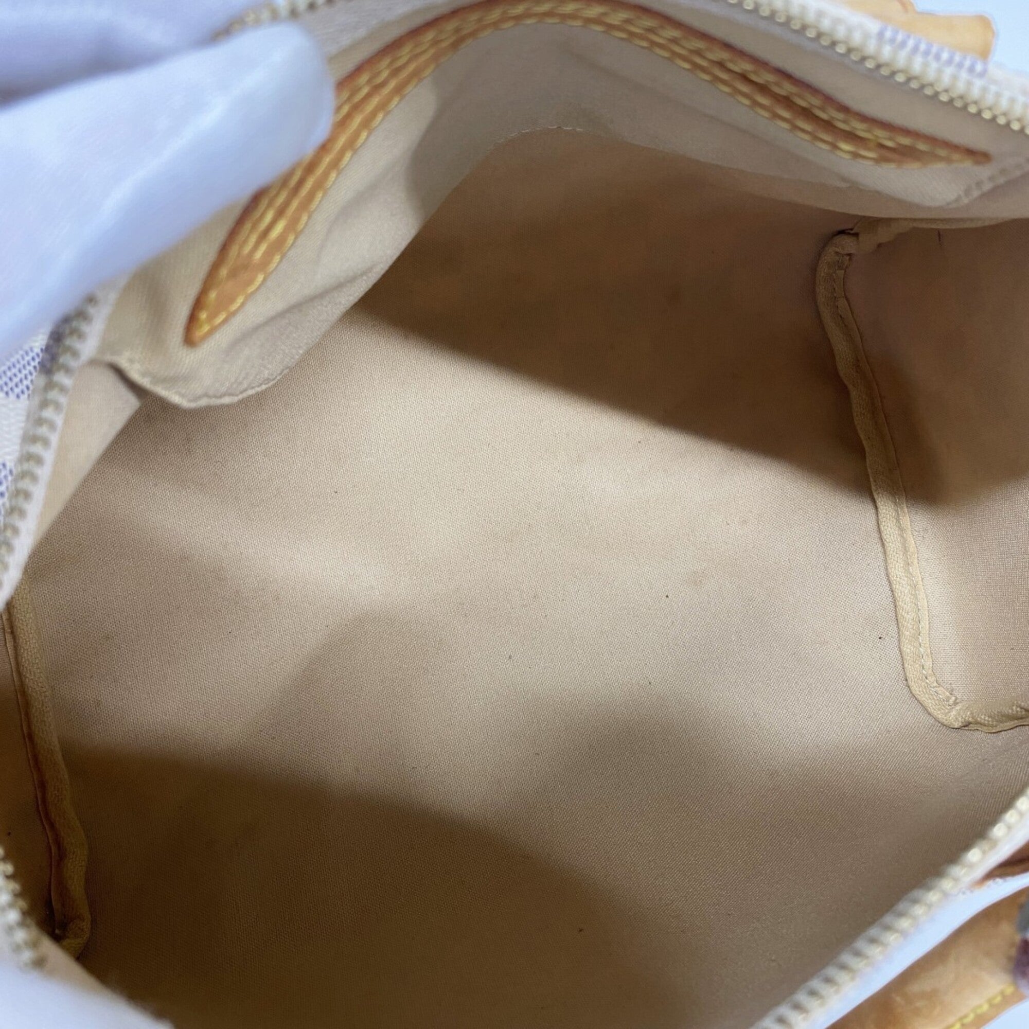 Louis Vuitton White Handbag (Pre-Owned)