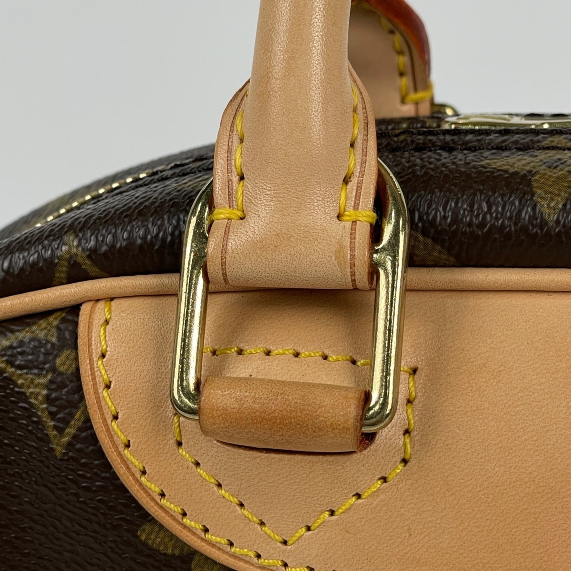 Louis Vuitton Brown Monogram Handbag (Pre-Owned)