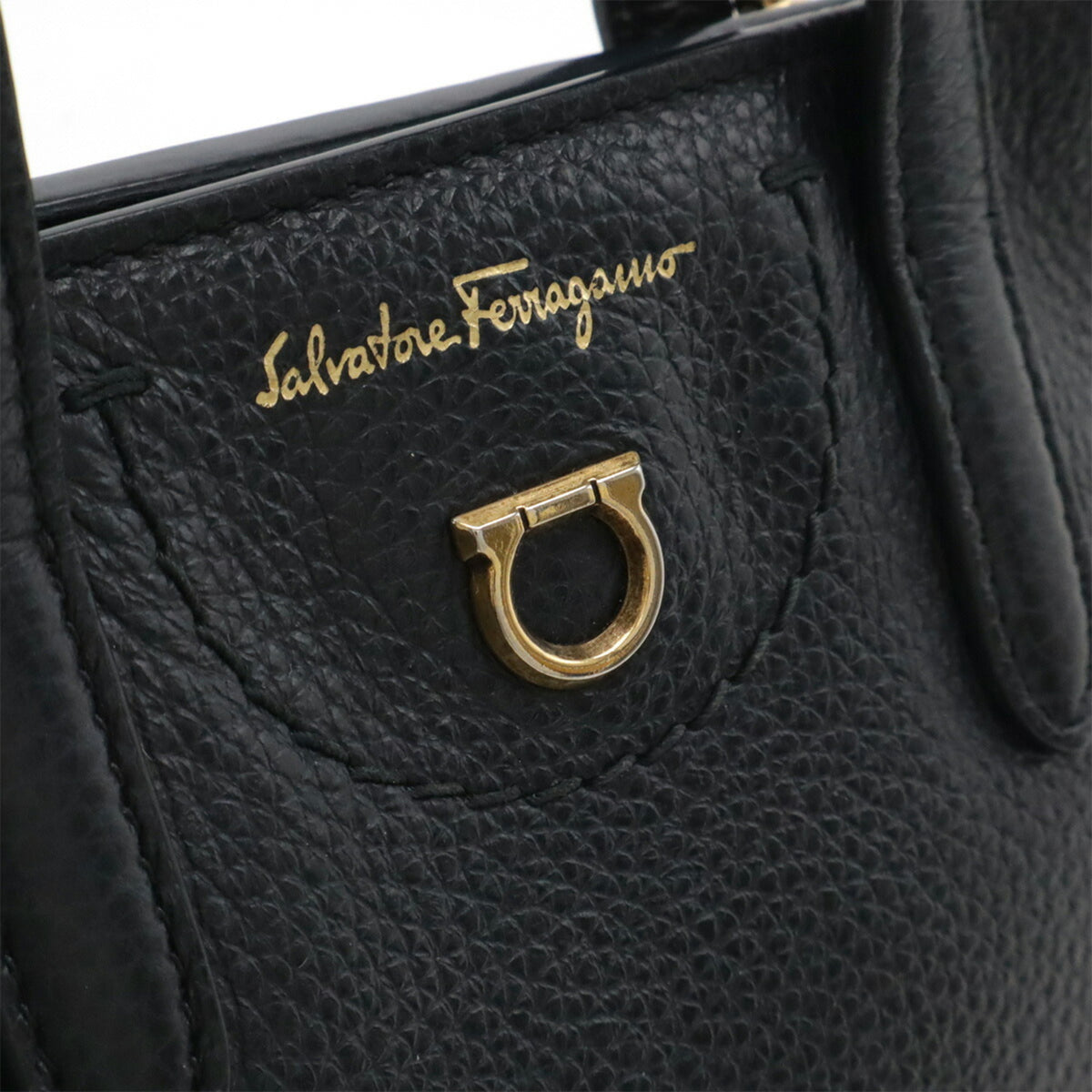 Salvatore Ferragamo Black Leather Handbag Shoulder Bag (Pre-Owned)