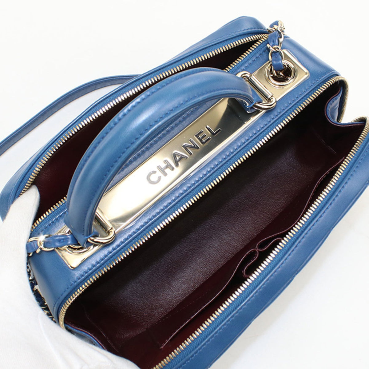 Chanel Blue Leather Handbag (Pre-Owned)