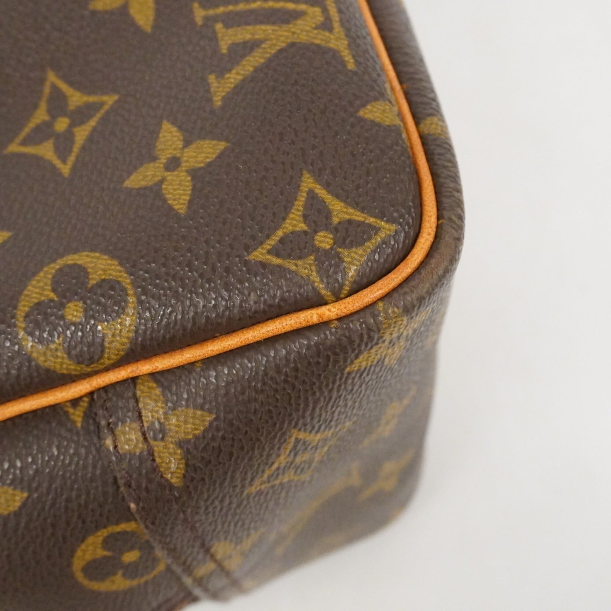 Louis Vuitton Brown Handbag (Pre-Owned)