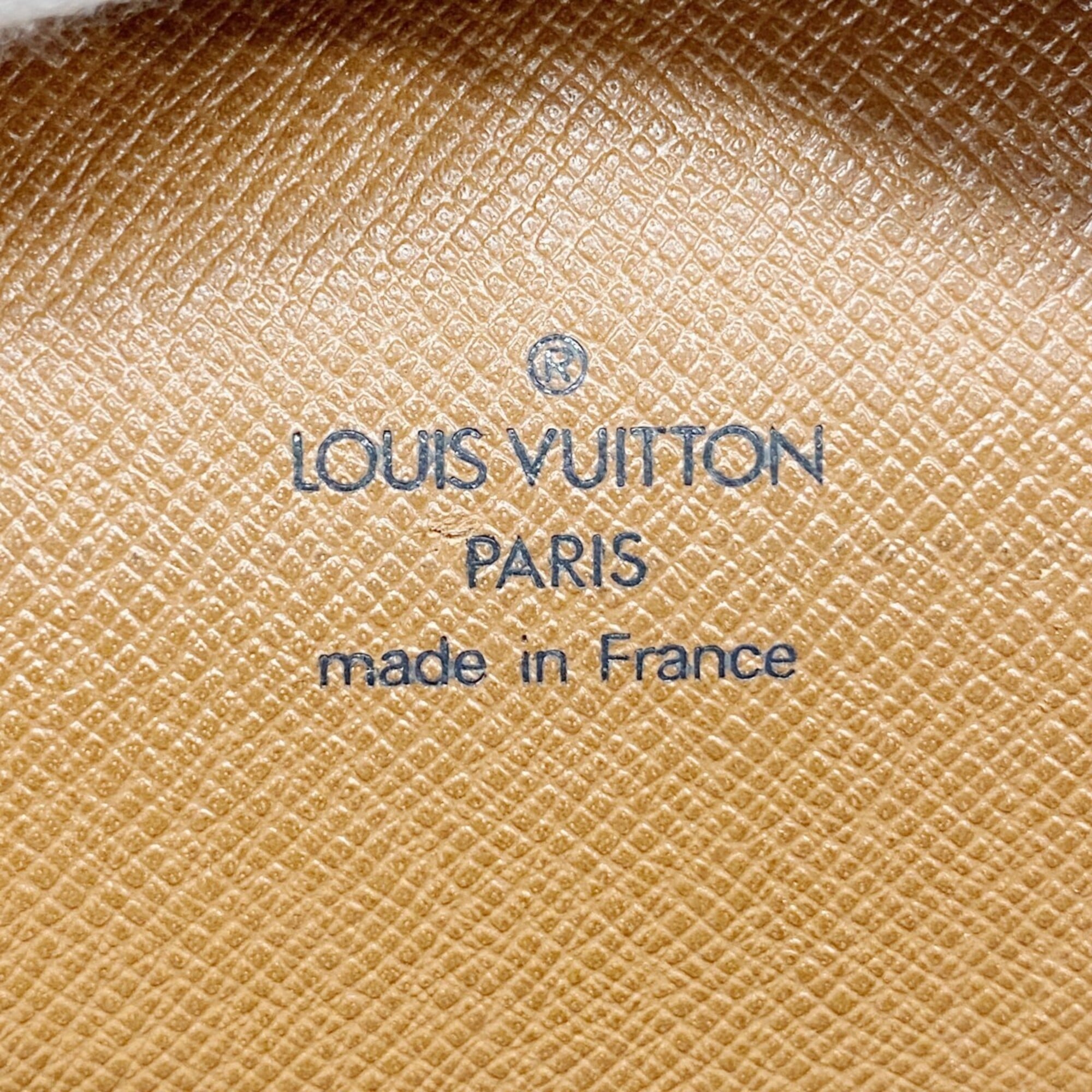 Louis Vuitton Brown Clutch Bag (Pre-Owned)