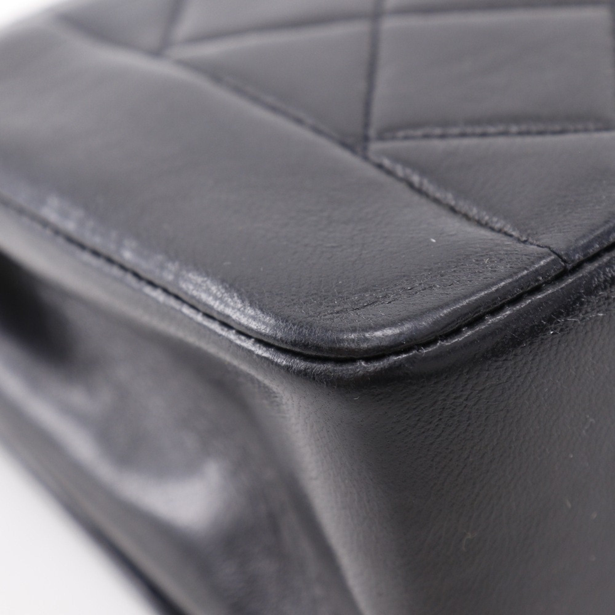 Chanel Matelasse Black Leather Shoulder Bag (Pre-Owned)