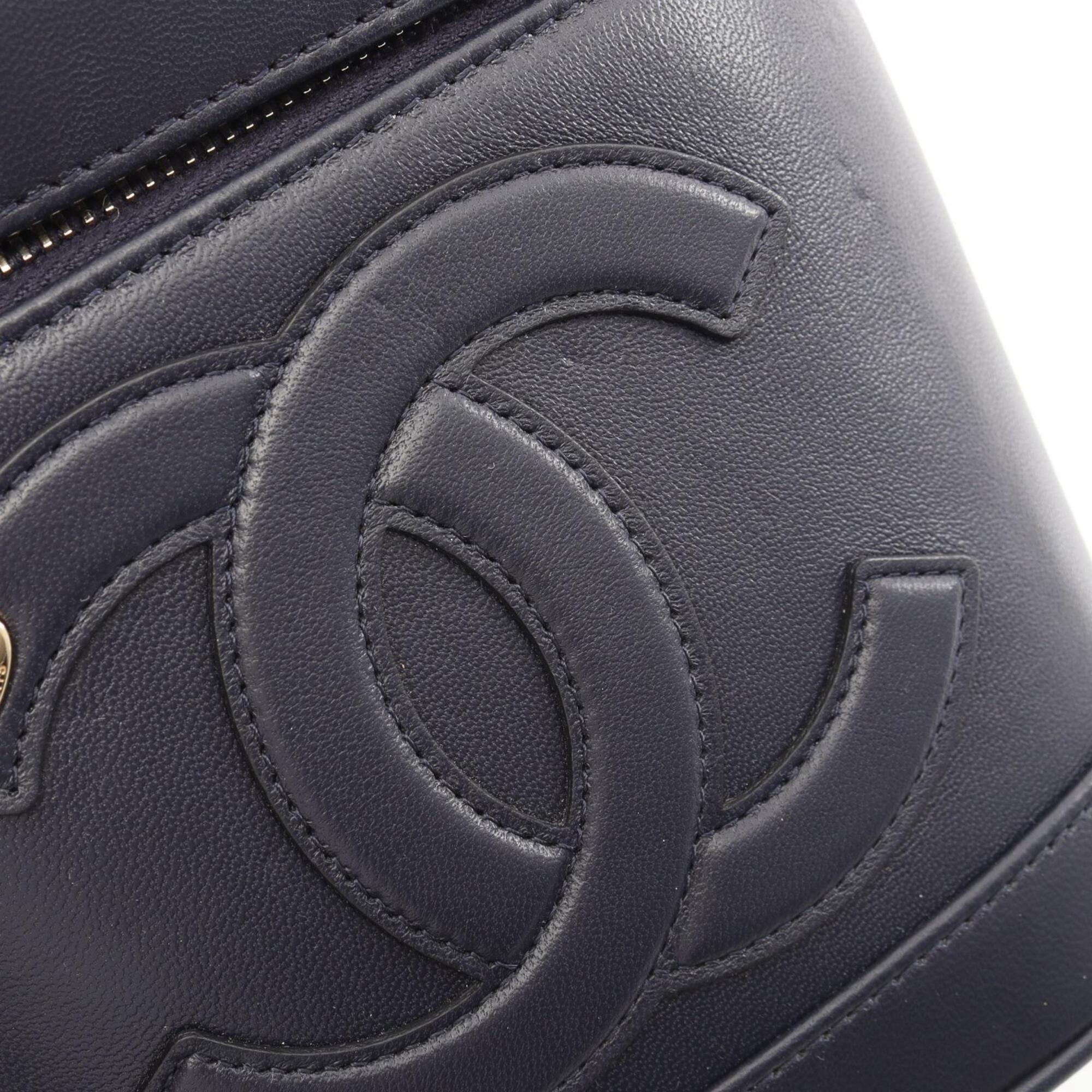 Chanel Navy Leather Handbag (Pre-Owned)