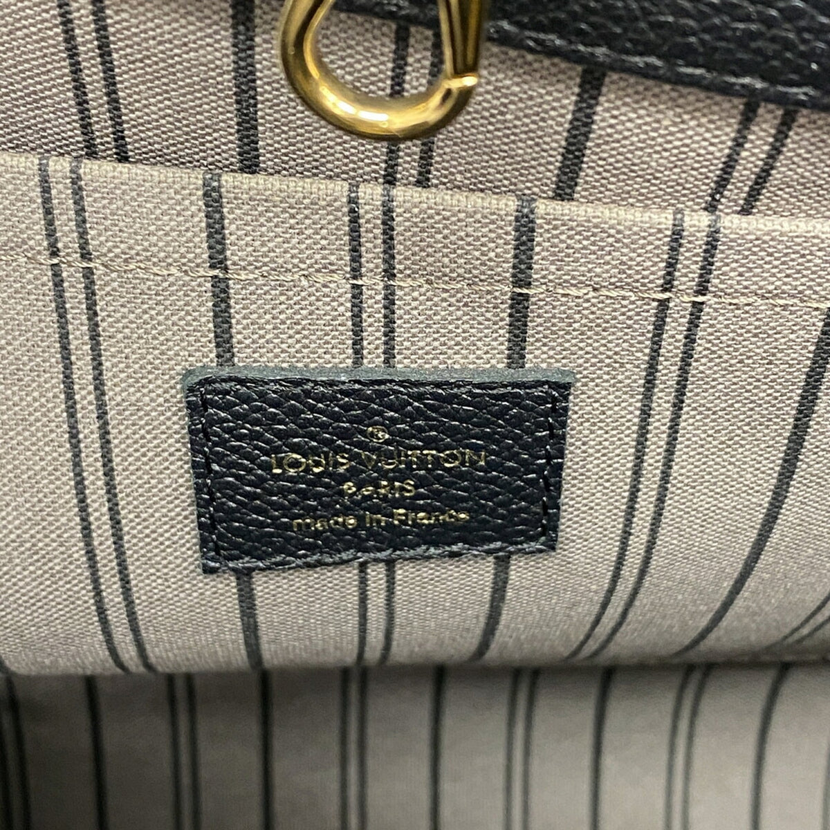 Louis Vuitton Noir Handbag (Pre-Owned)