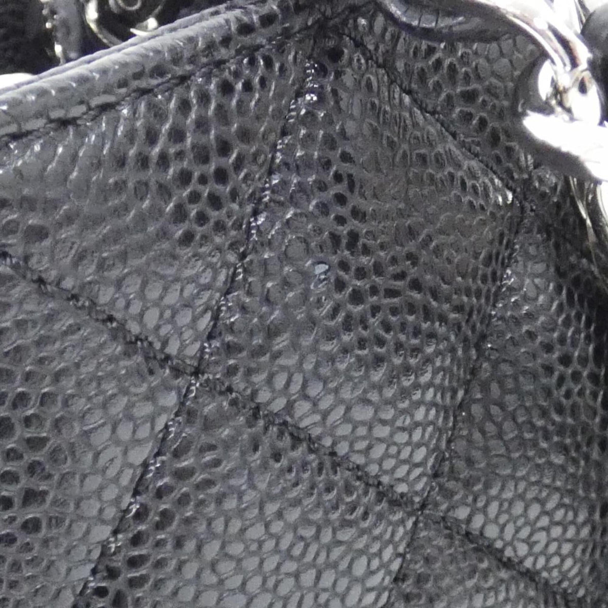 Chanel Black Grained Calfskin Shoulder Bag (Pre-Owned)