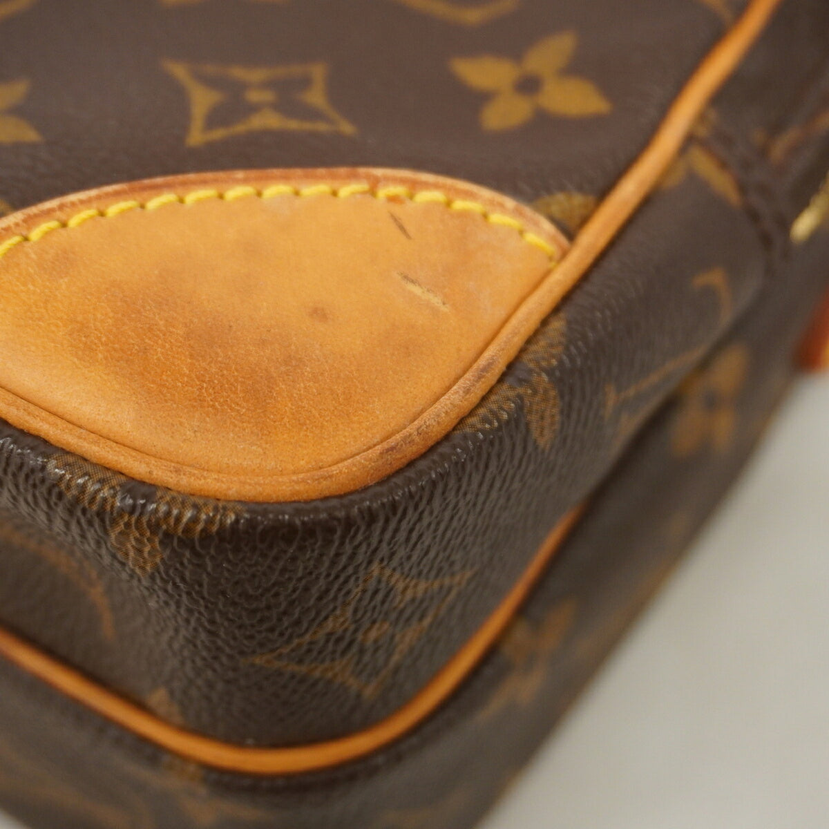 Louis Vuitton Brown Shoulder Bag (Pre-Owned)