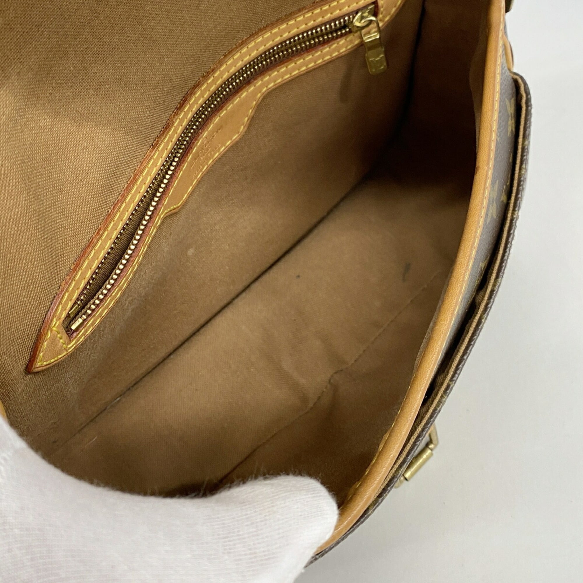 Louis Vuitton Brown Shoulder Bag (Pre-Owned)