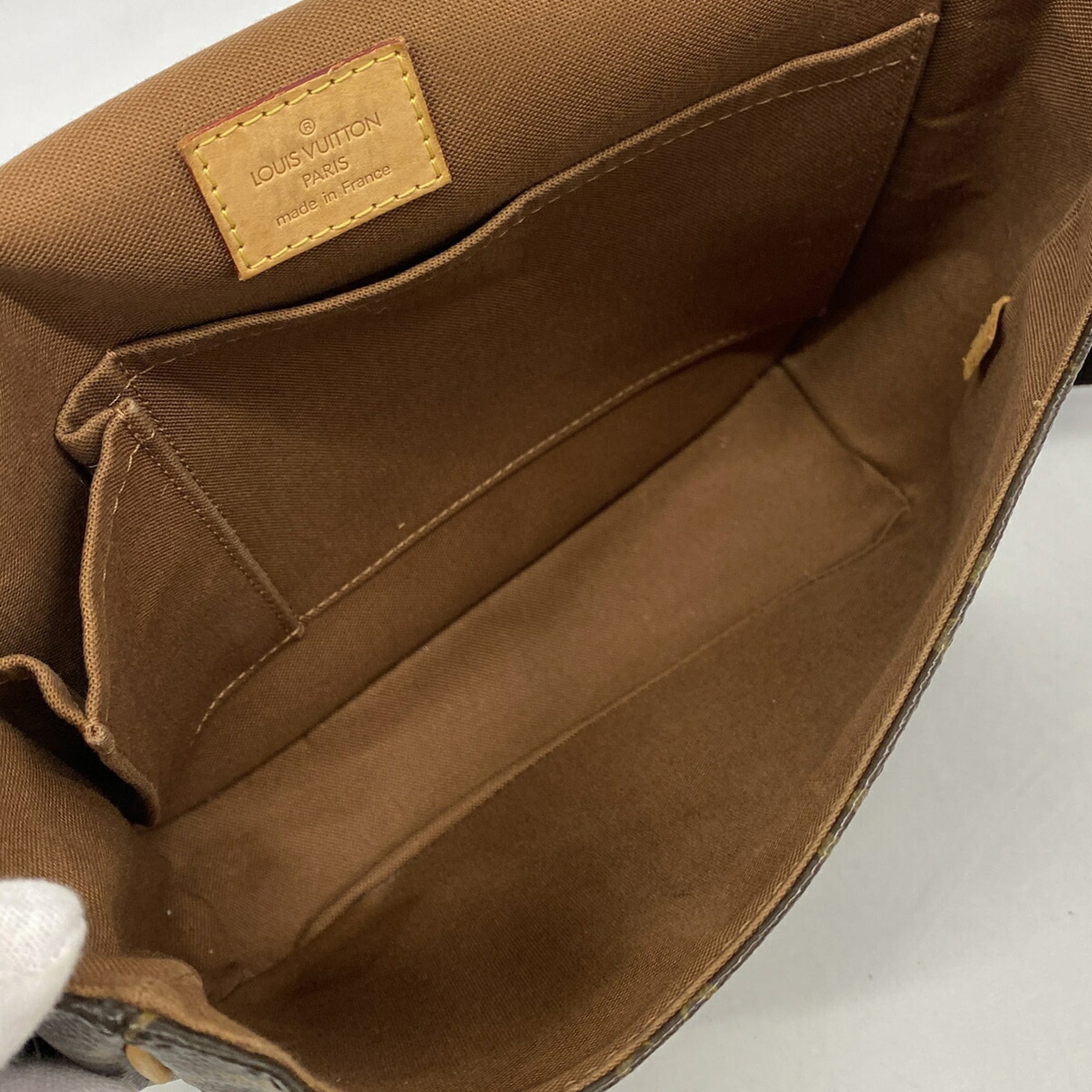 Louis Vuitton Brown Shoulder Bag (Pre-Owned)