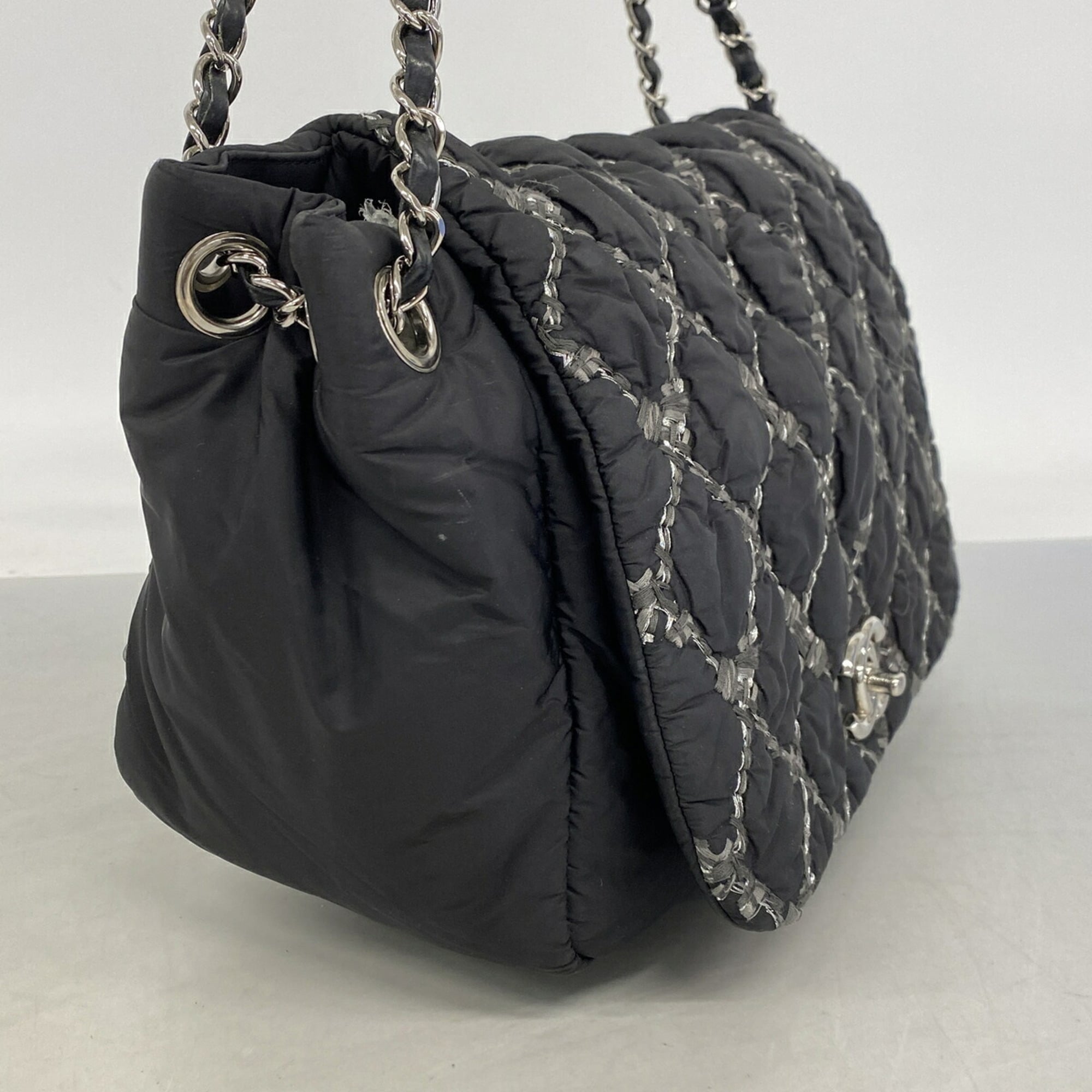 Chanel Black Nylon Shoulder Bag (Pre-Owned)