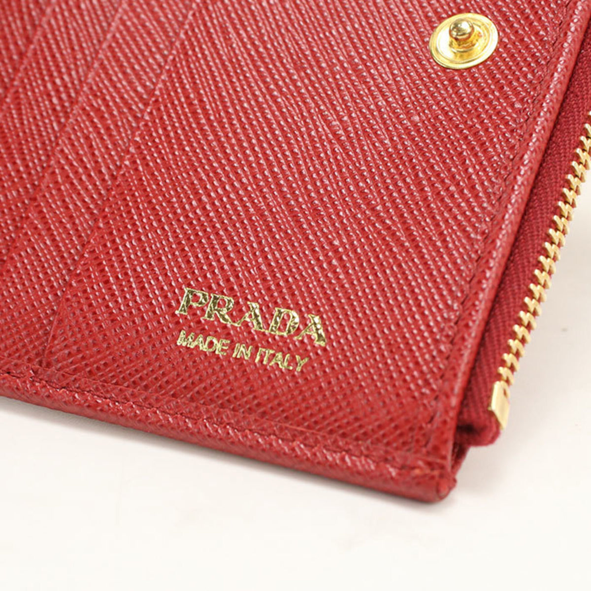 Prada Red Color Leather Wallet (Bi-Fold) (Pre-Owned)