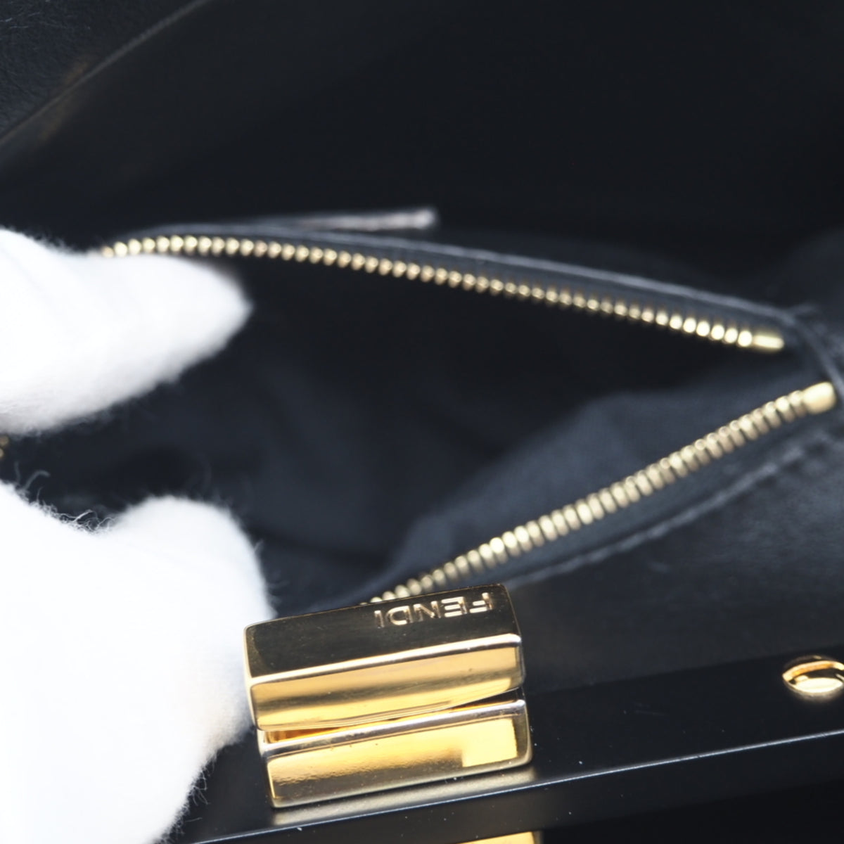 Fendi Black Leather Handbag (Pre-Owned)