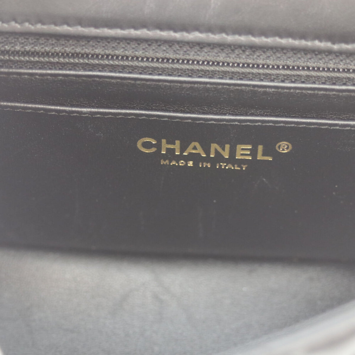Chanel Black Leather Shoulder Bag (Pre-Owned)