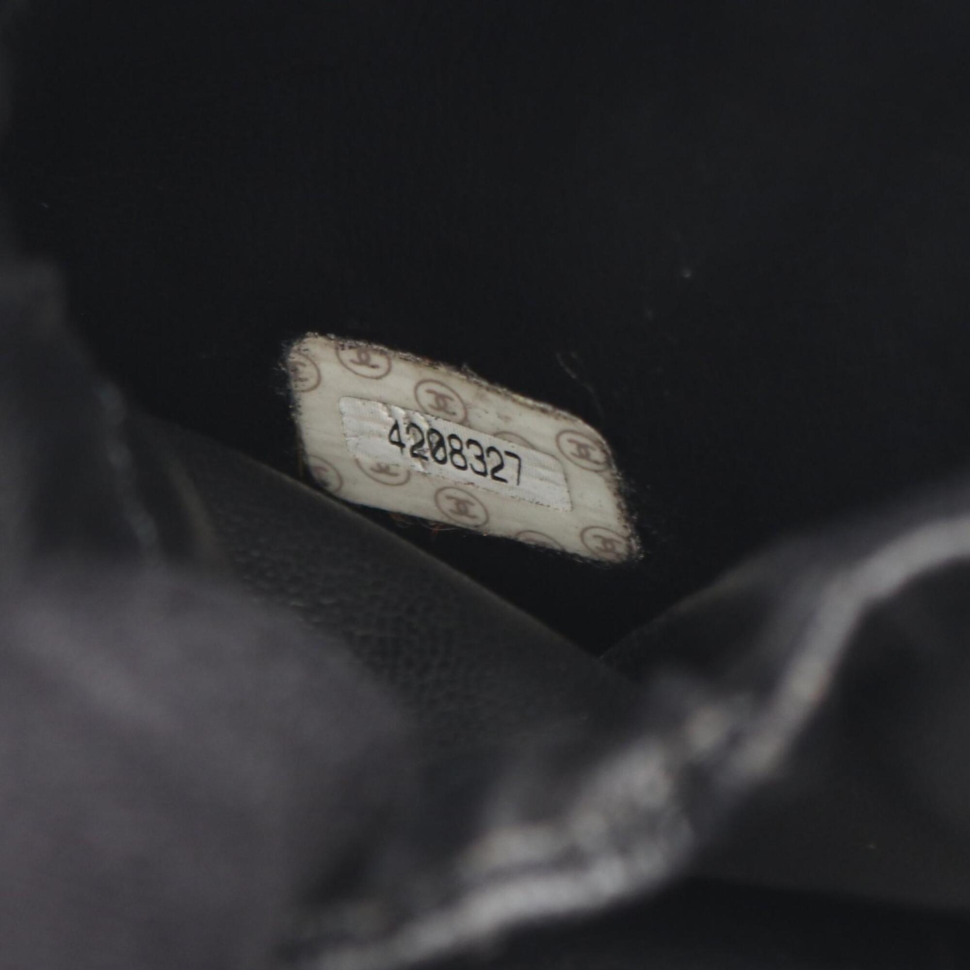Chanel Black Grained Calfskin Handbag (Pre-Owned)