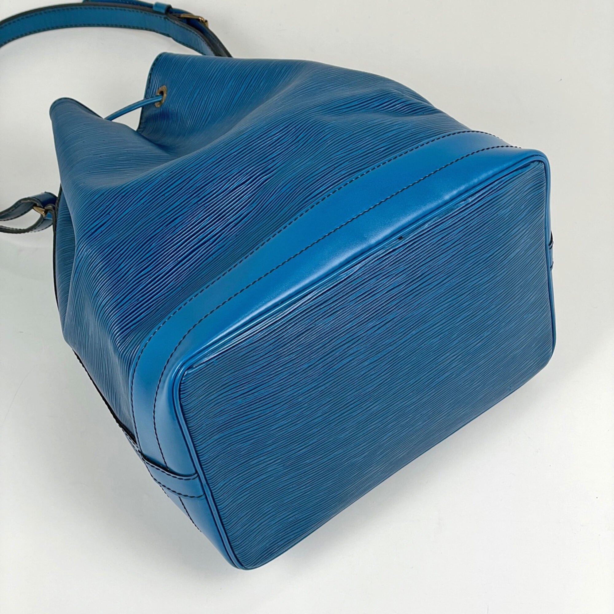 Louis Vuitton Toledo Blue Epi Leather Shoulder Bag (Pre-Owned)