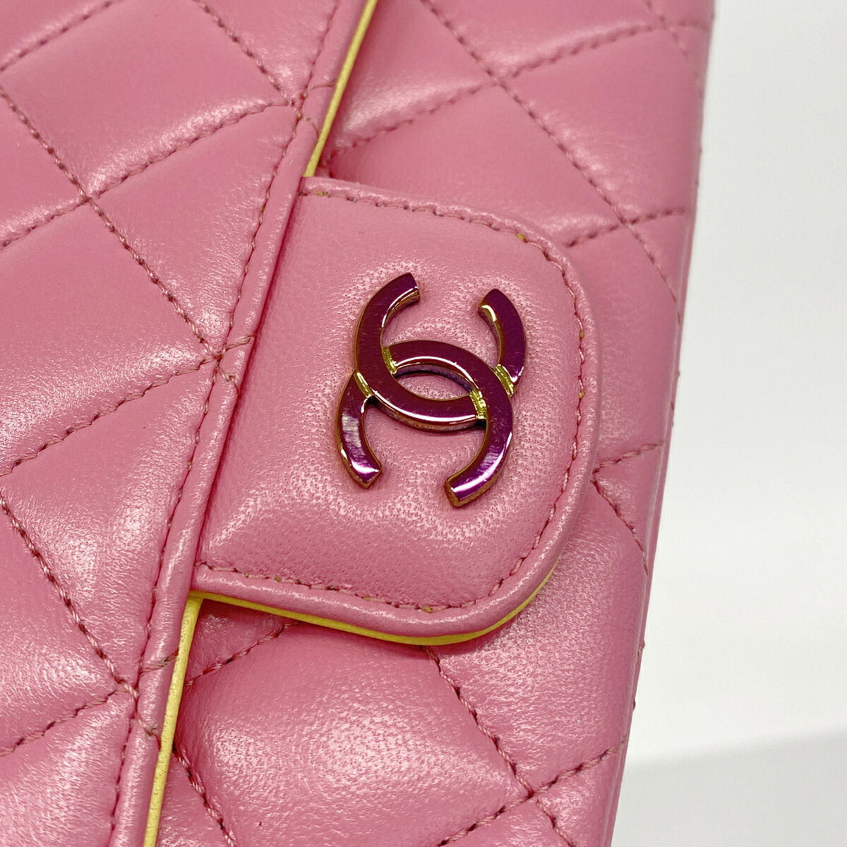 Chanel Pink Leather Shoulder Bag (Pre-Owned)