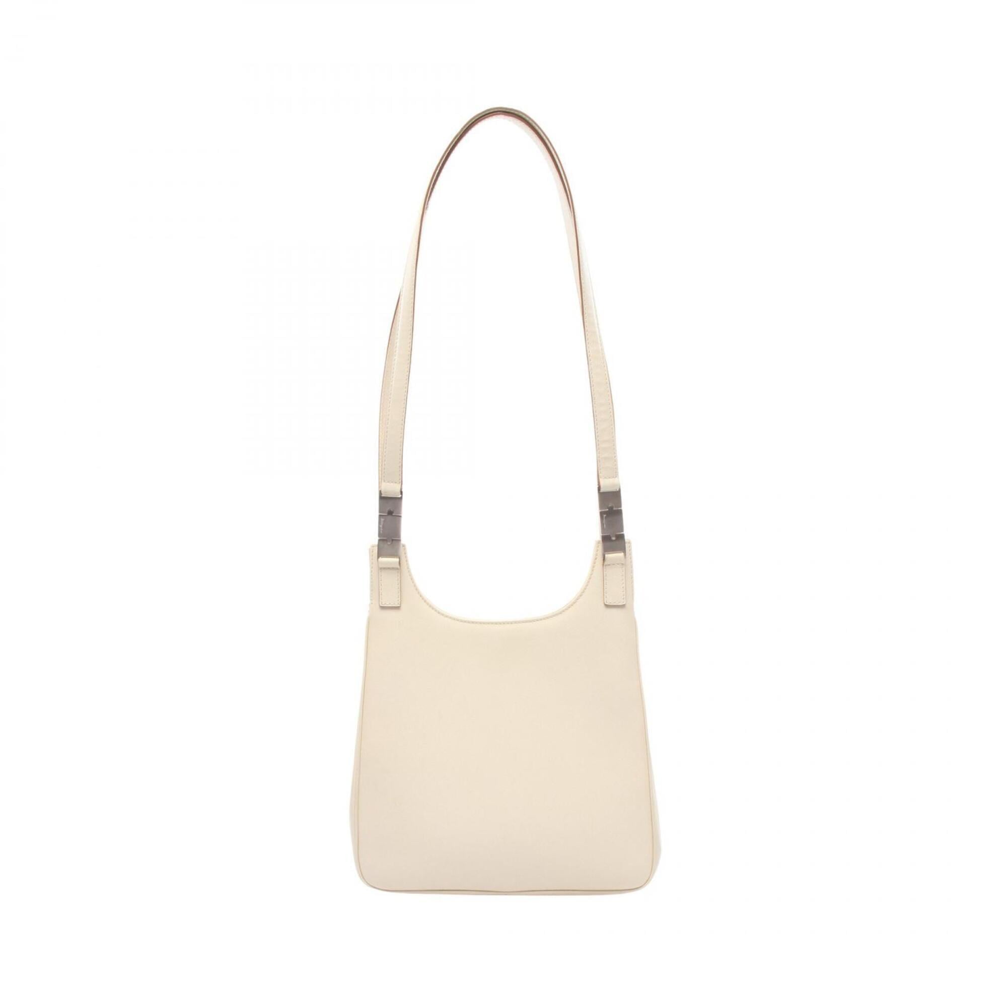 Salvatore Ferragamo Ivory Leather Handbag Shoulder Bag (Pre-Owned)