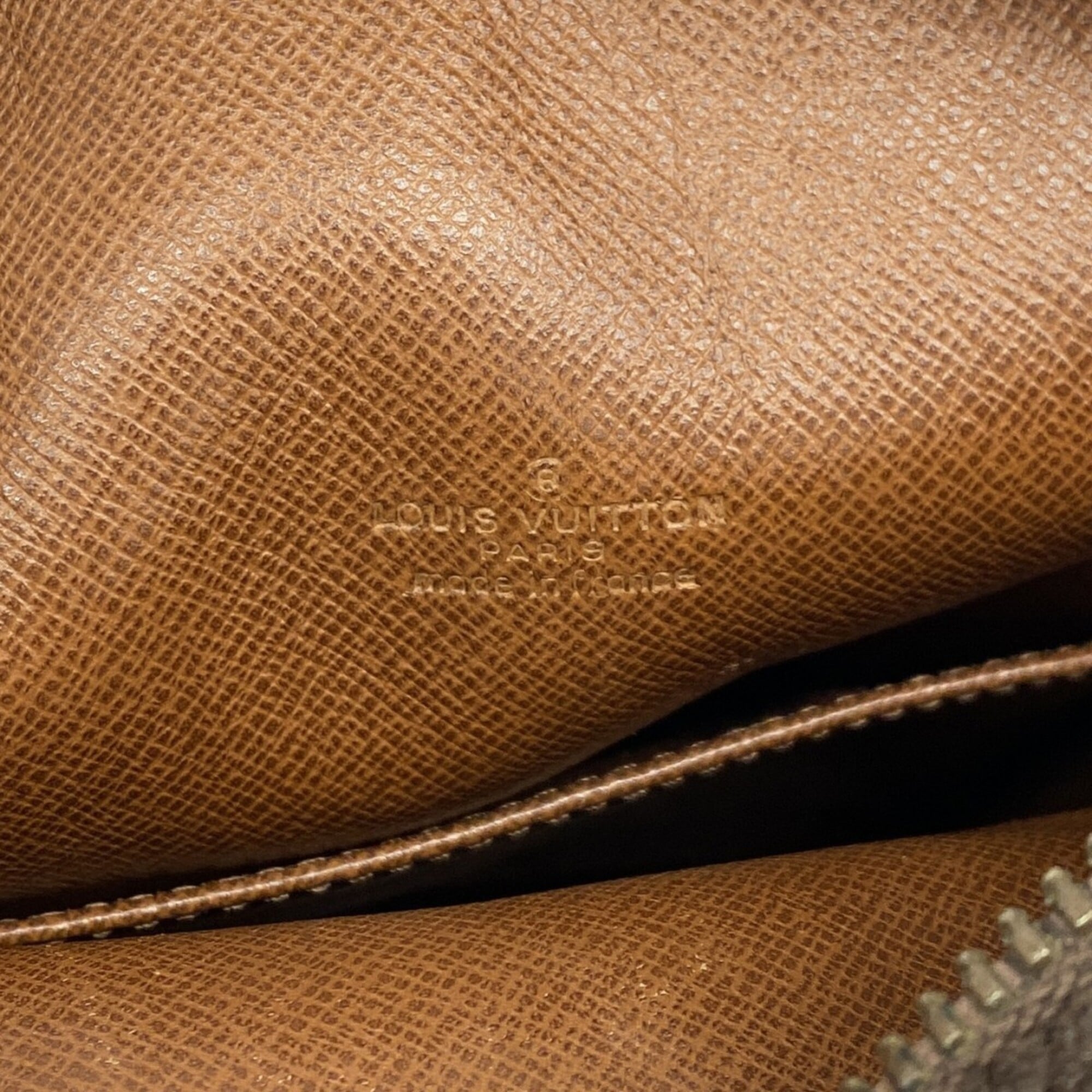 Louis Vuitton Brown Shoulder Bag (Pre-Owned)