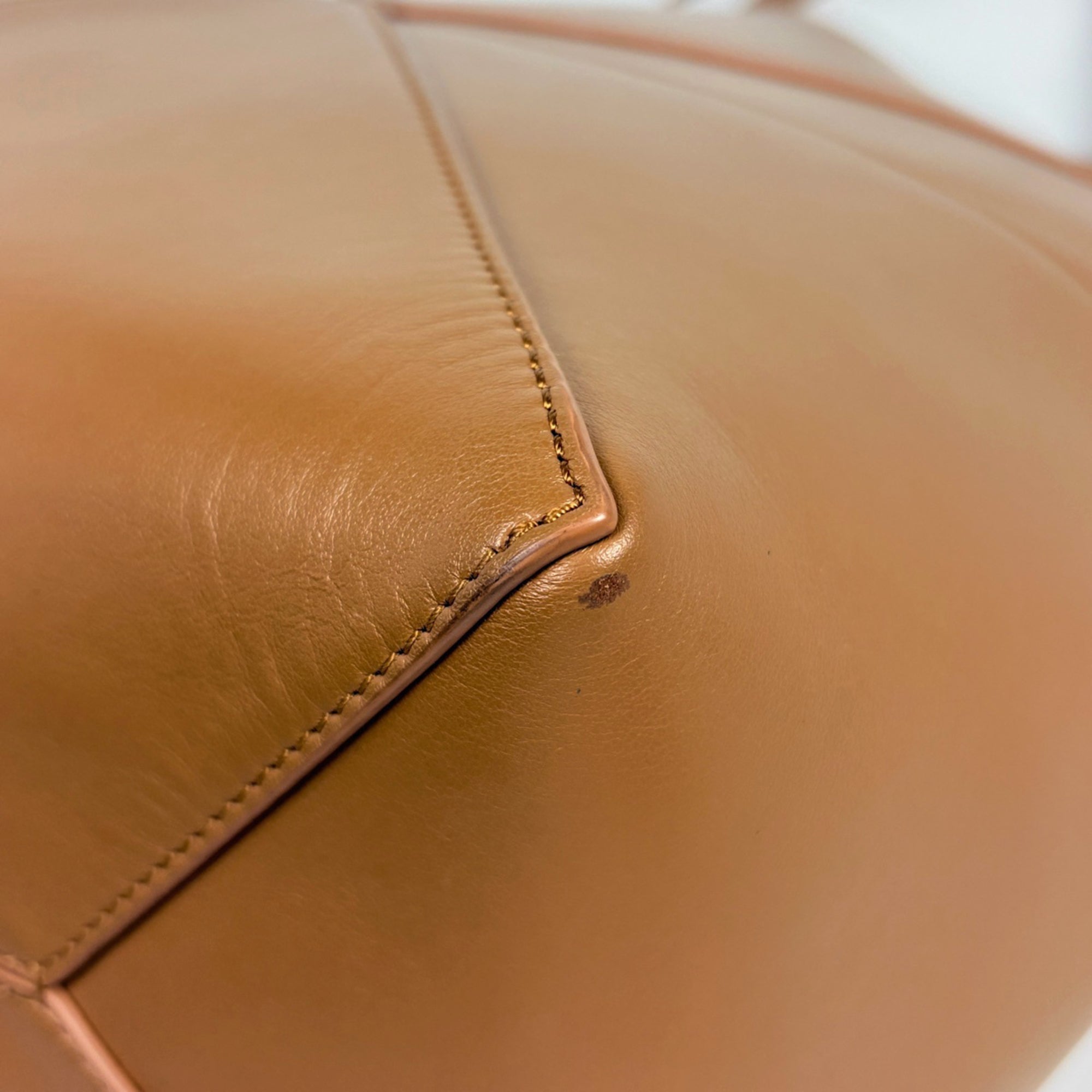 Loewe Camel Leather Tote Bag (Pre-Owned)