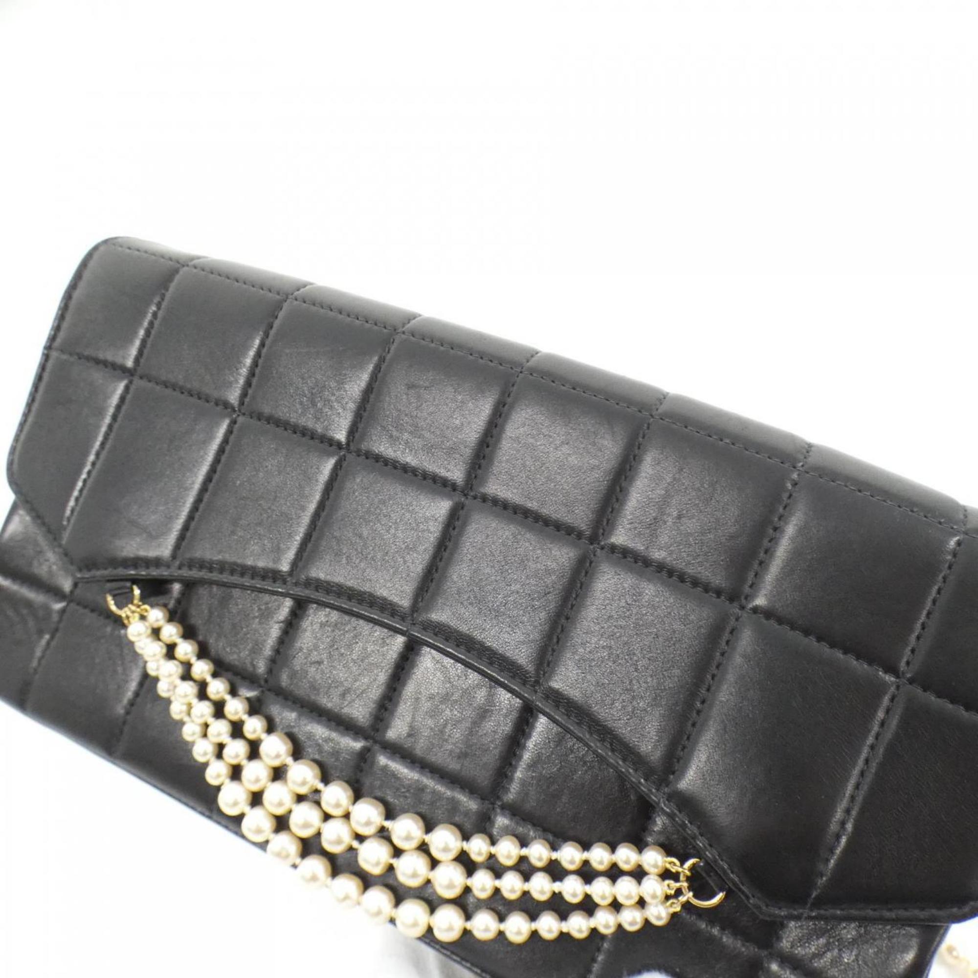 Chanel Black Leather Shoulder Bag (Pre-Owned)
