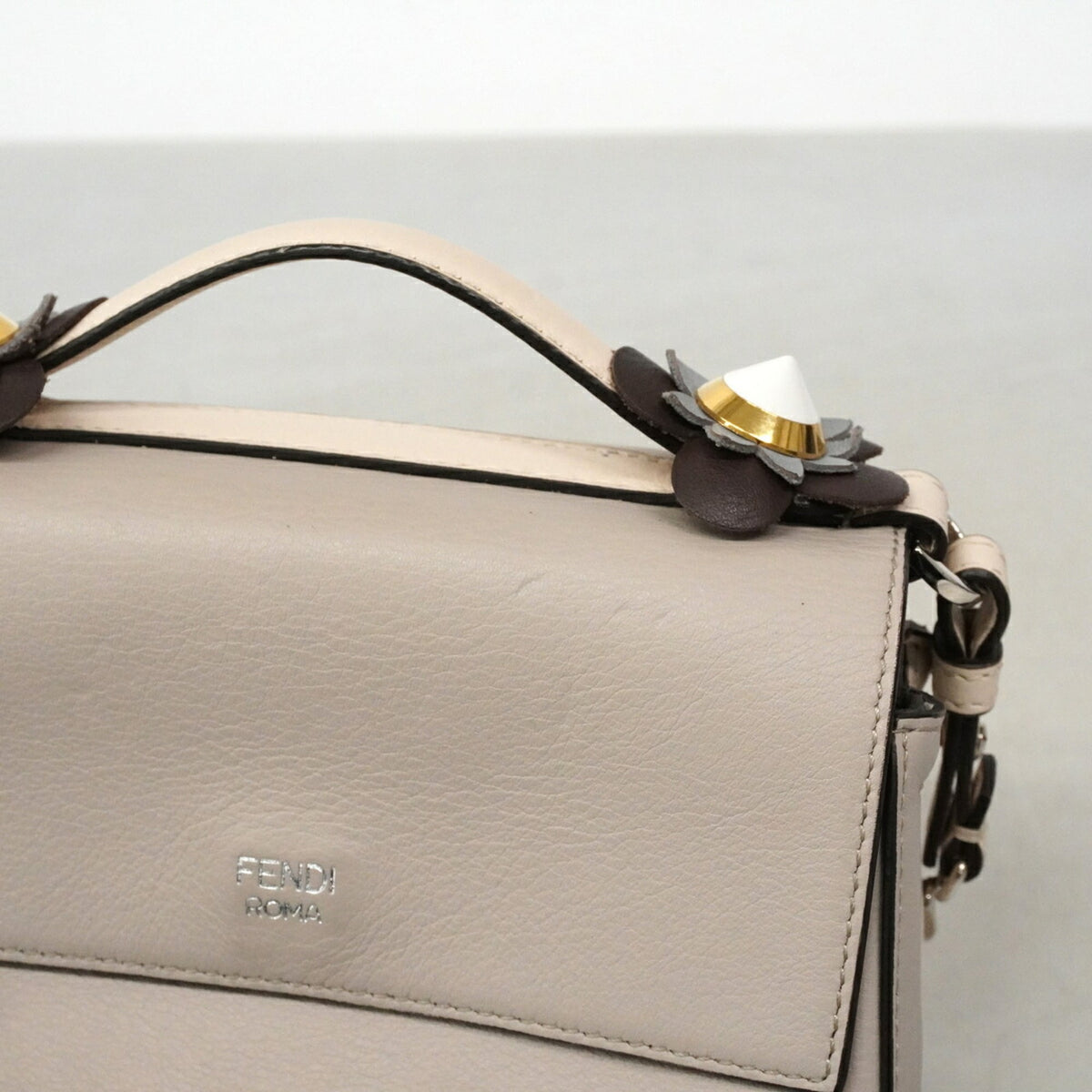 Fendi Gray Ivory Leather Handbag (Pre-Owned)