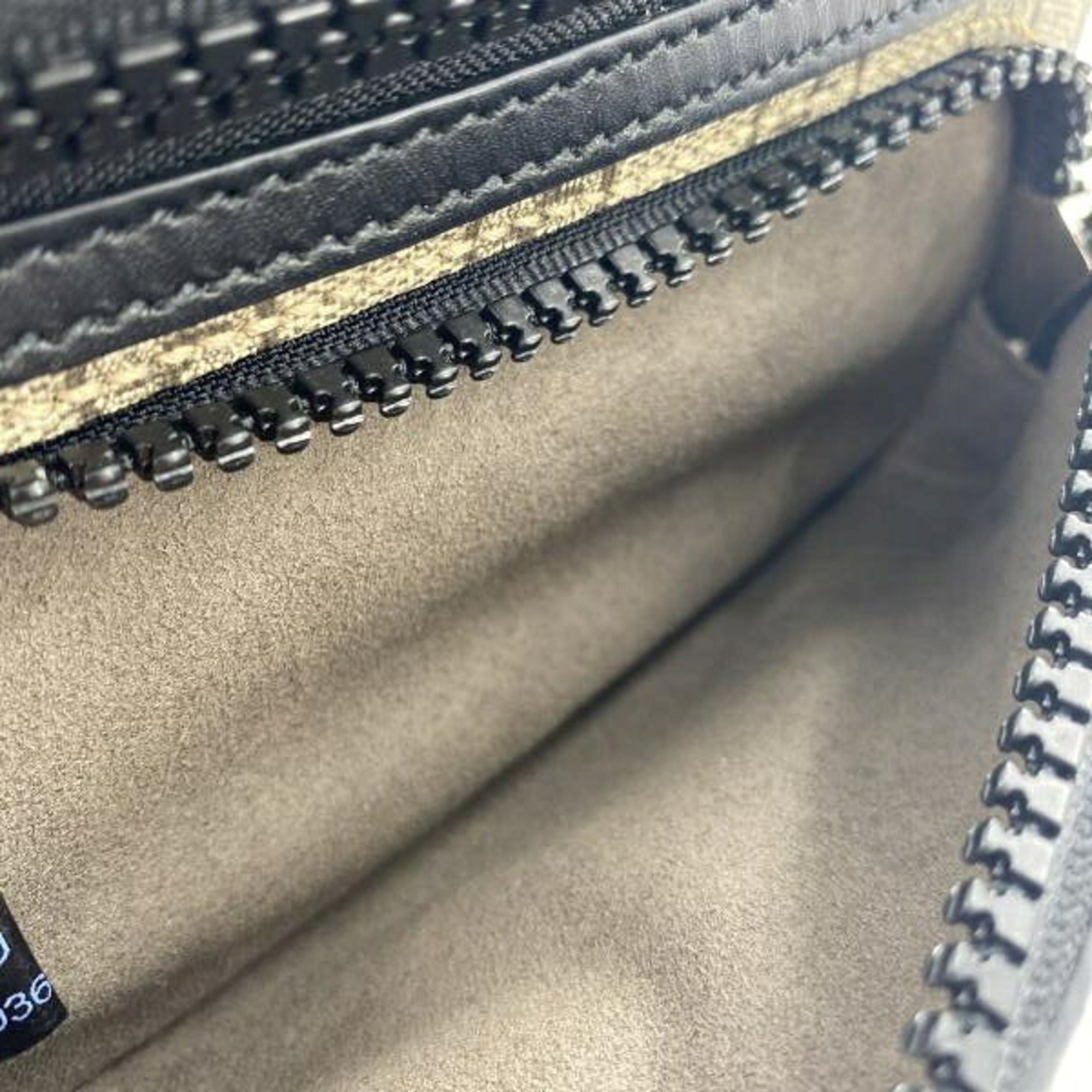 Gucci Black Charcoal Gray Gg Supreme Sling Bag (Pre-Owned)