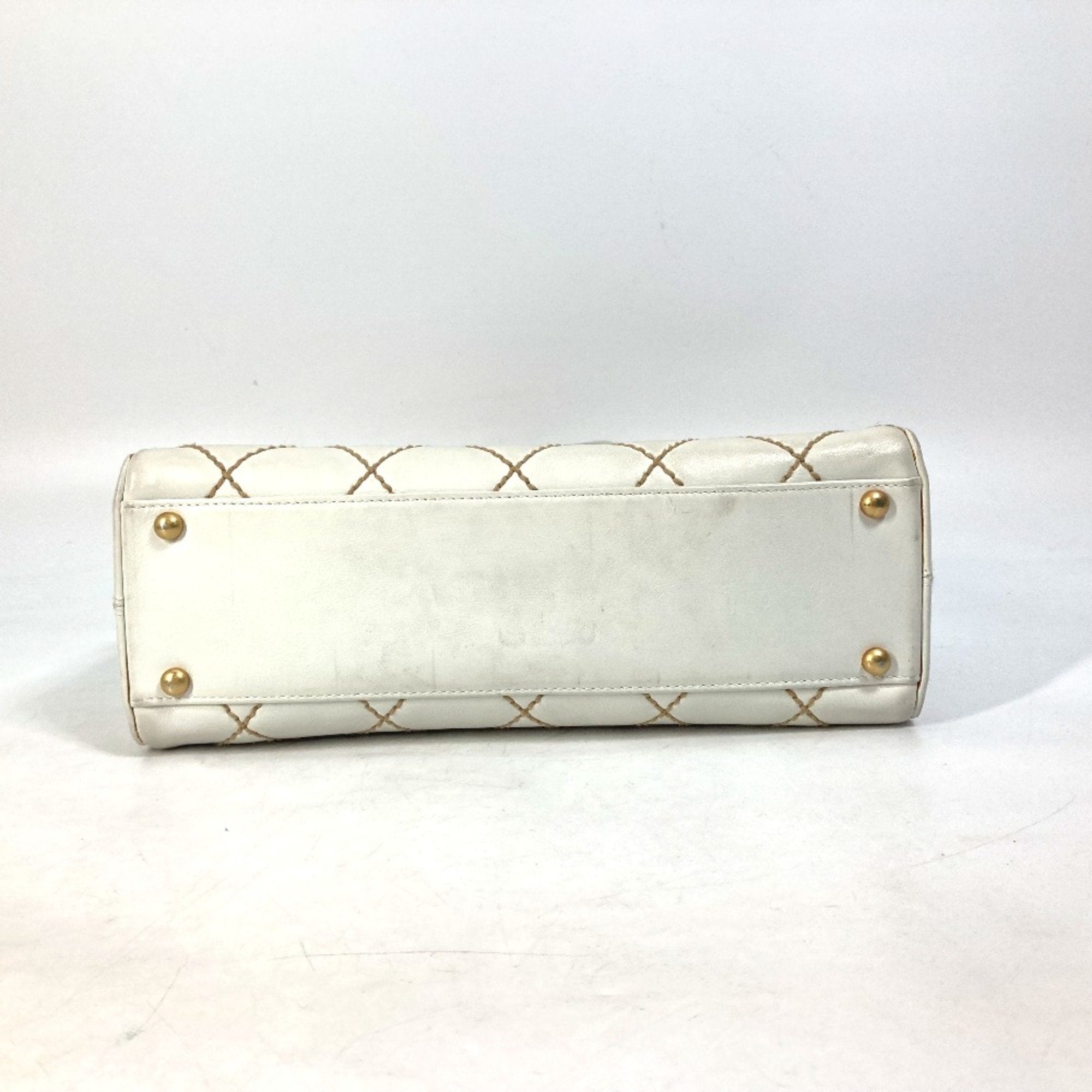 Chanel White Leather Handbag (Pre-Owned)