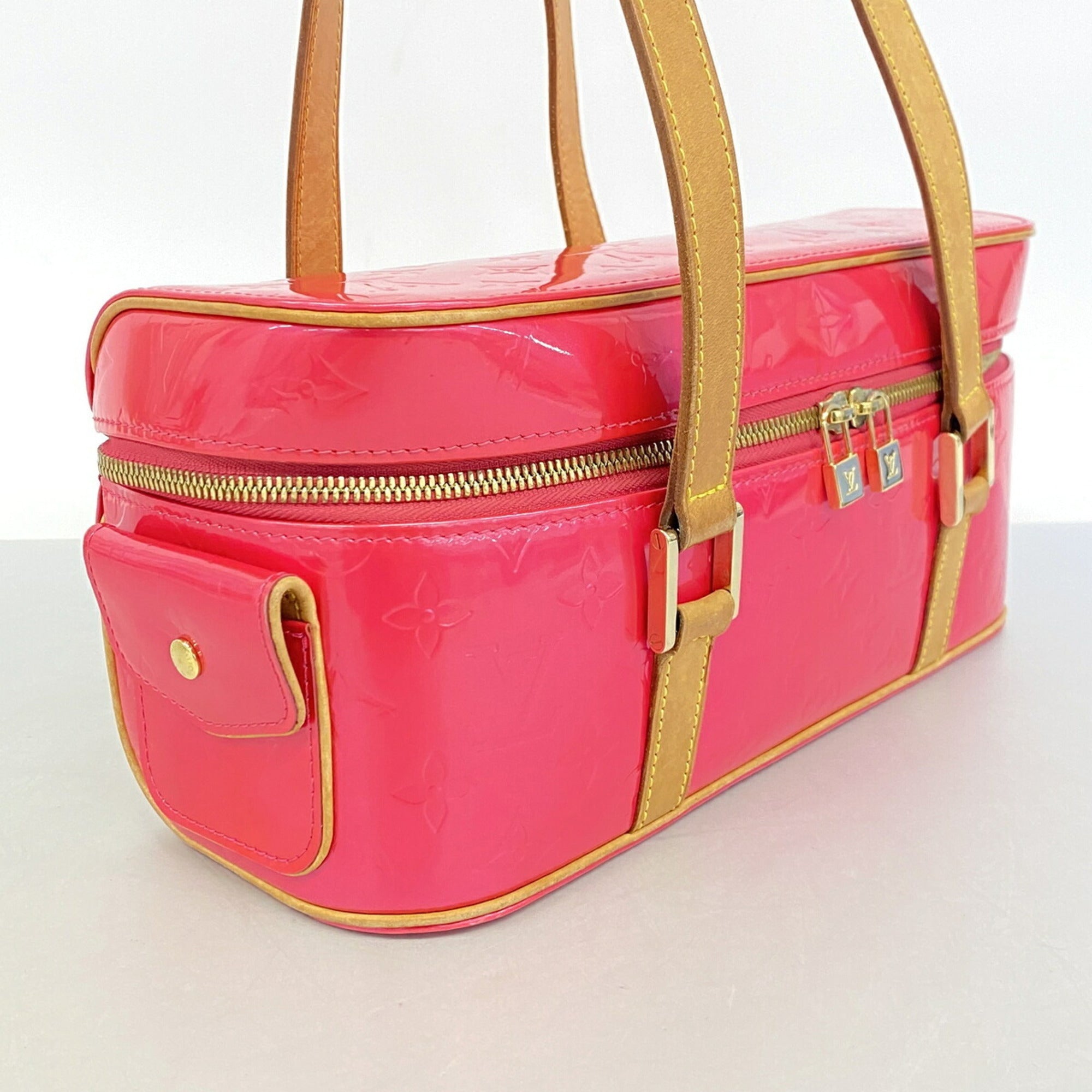 Louis Vuitton Fuchsia Pink Shoulder Bag (Pre-Owned)