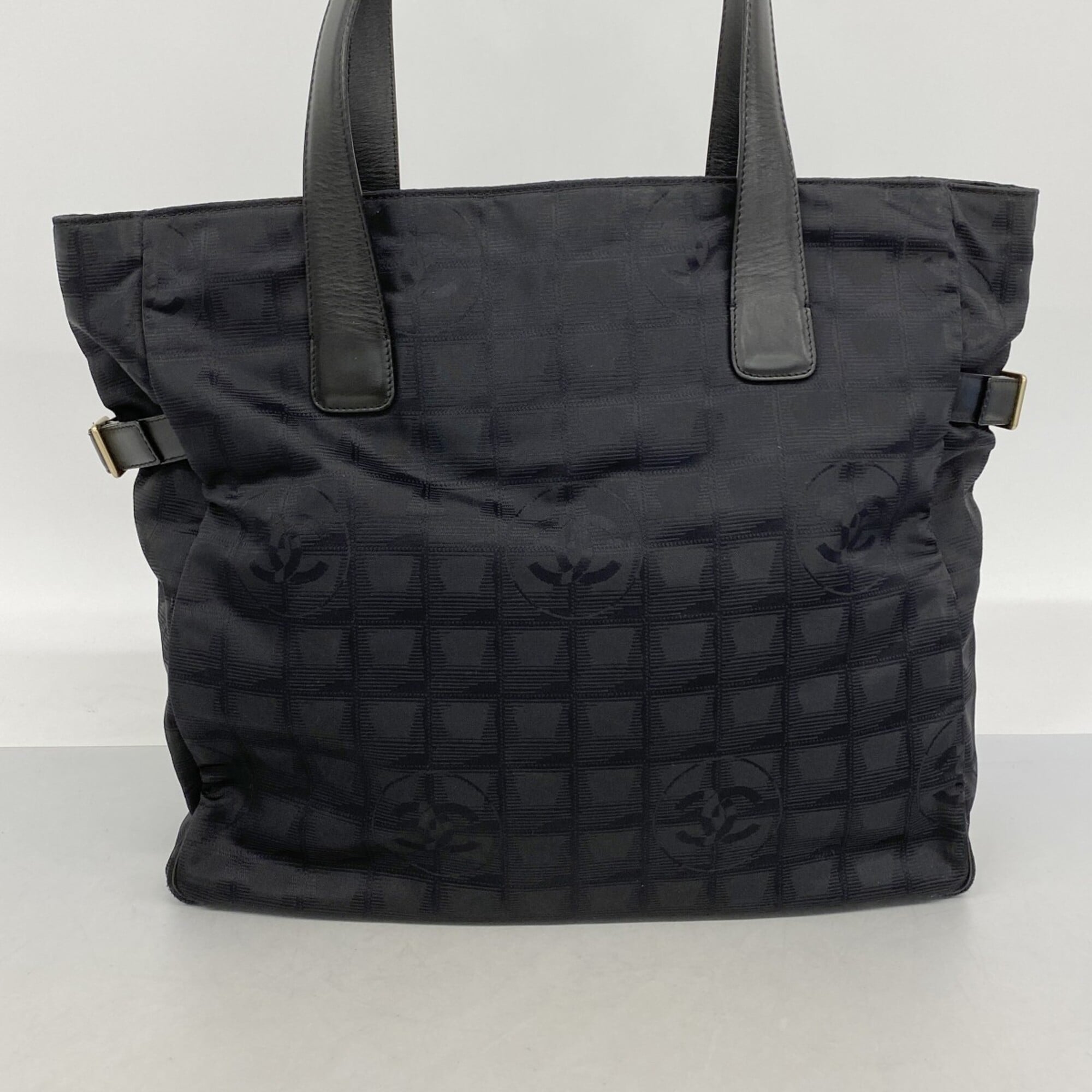 Chanel Black Nylon Tote Bag (Pre-Owned)