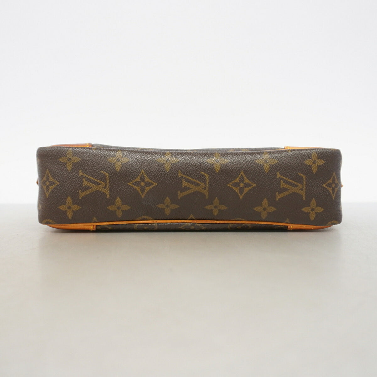 Louis Vuitton Brown Shoulder Bag (Pre-Owned)