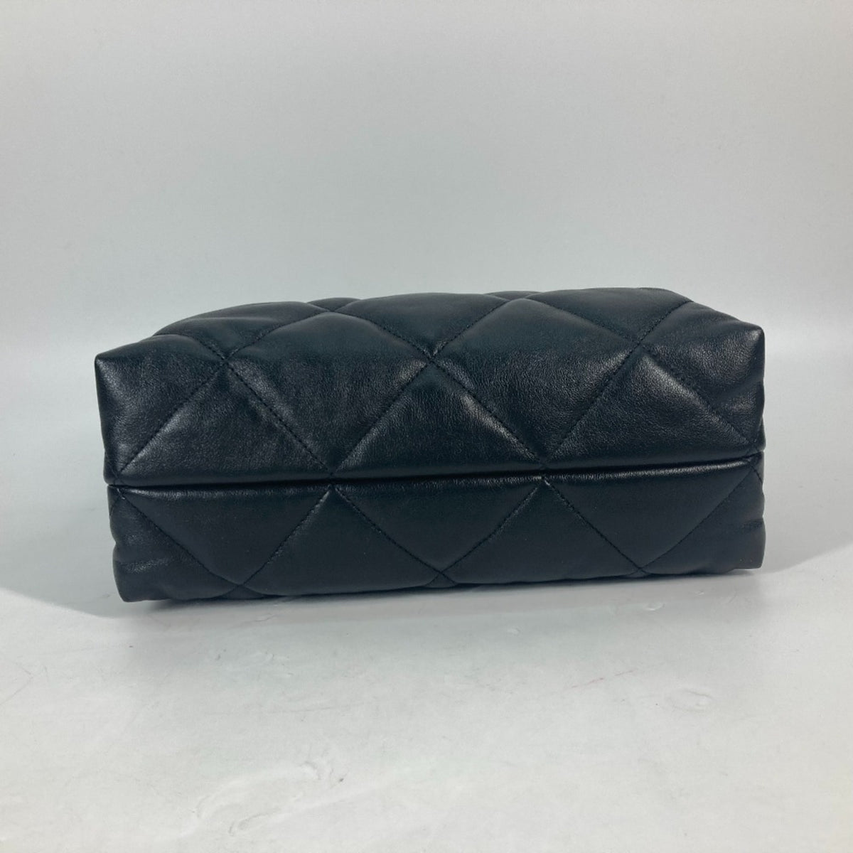 Chanel Black Leather Shoulder Bag (Pre-Owned)