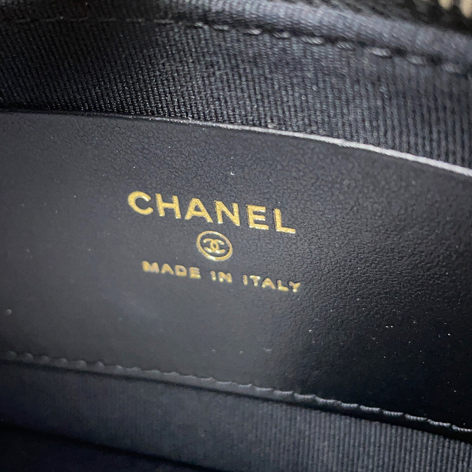 Chanel Black Leather Shoulder Bag (Pre-Owned)