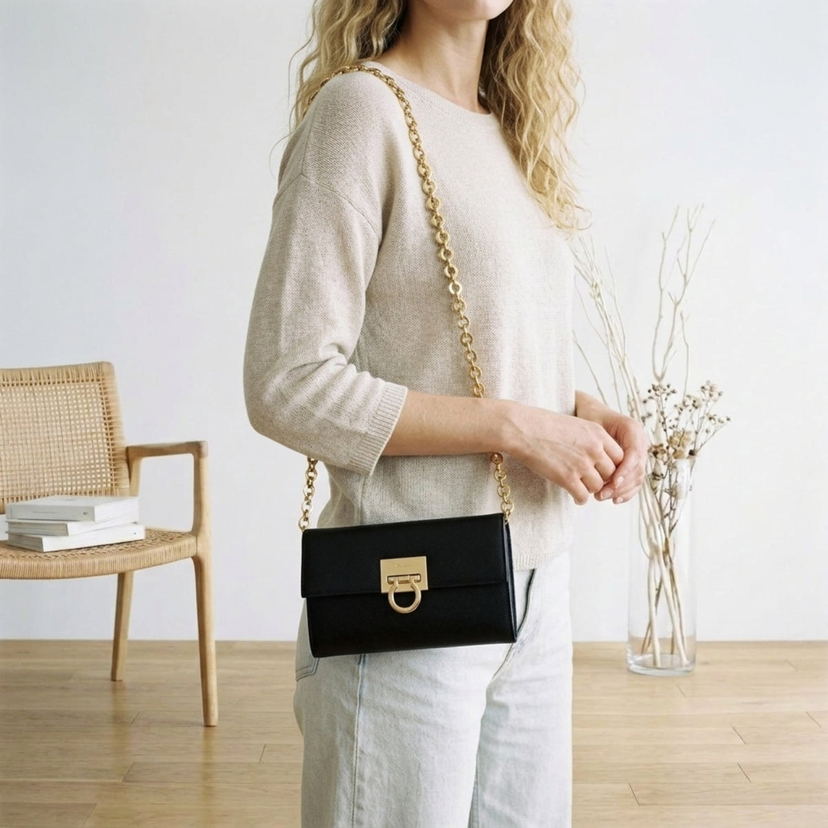 Salvatore Ferragamo Black Brown Leather Shoulder Bag (Pre-Owned)