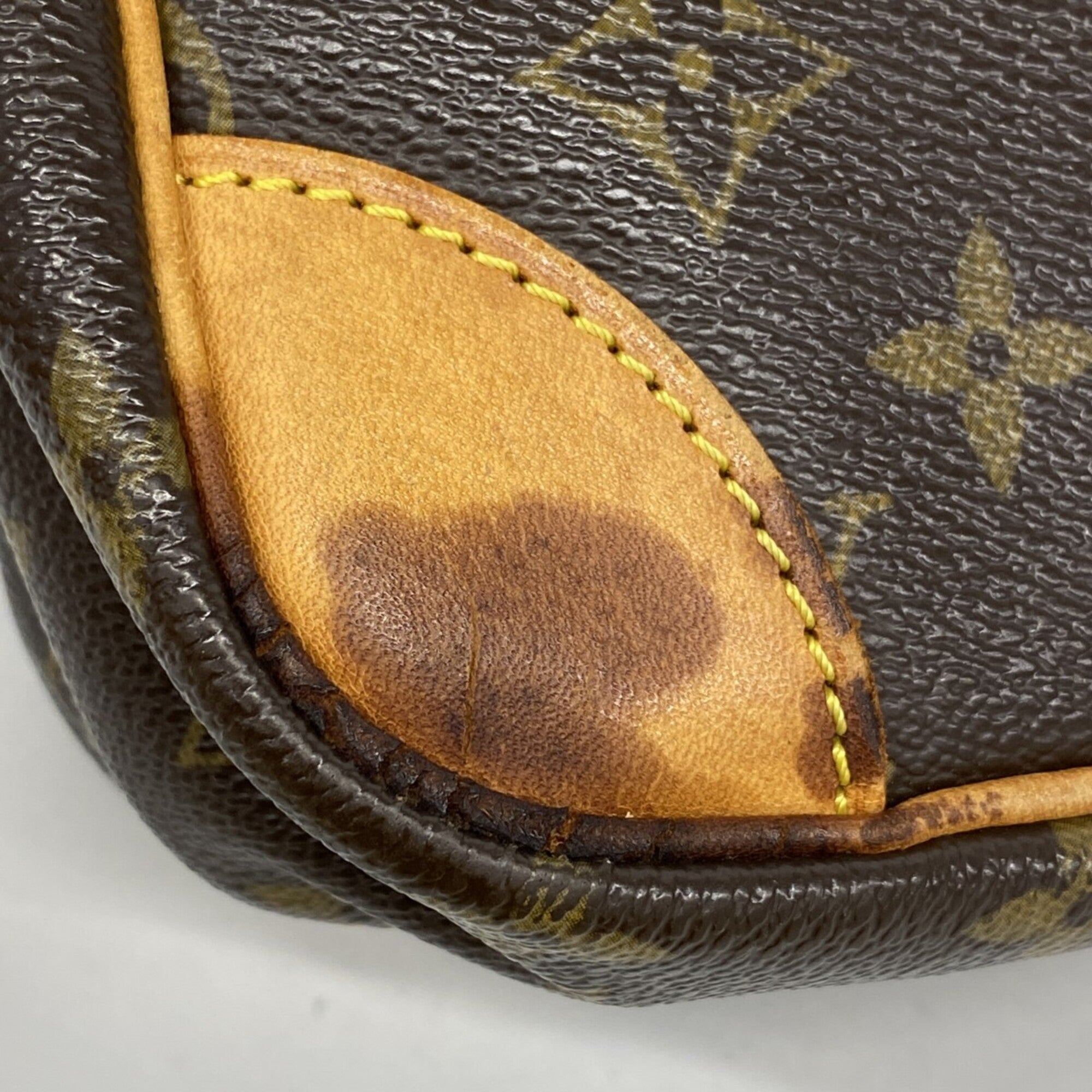 Louis Vuitton Brown Shoulder Bag (Pre-Owned)