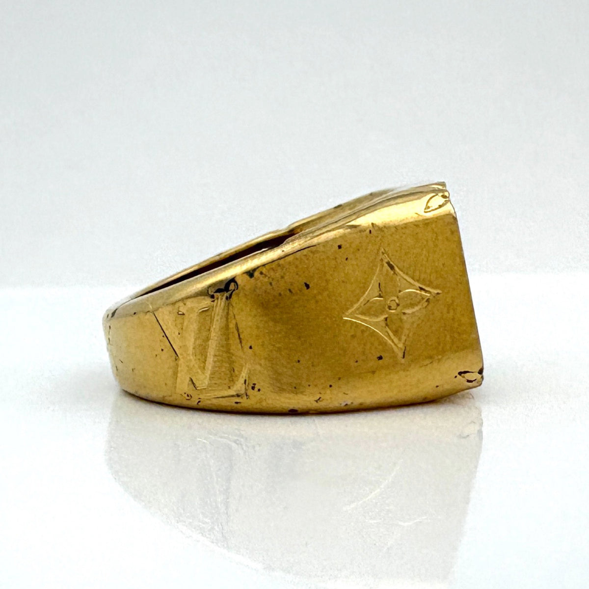 Louis Vuitton Gold Metal Band Ring (Pre-Owned)