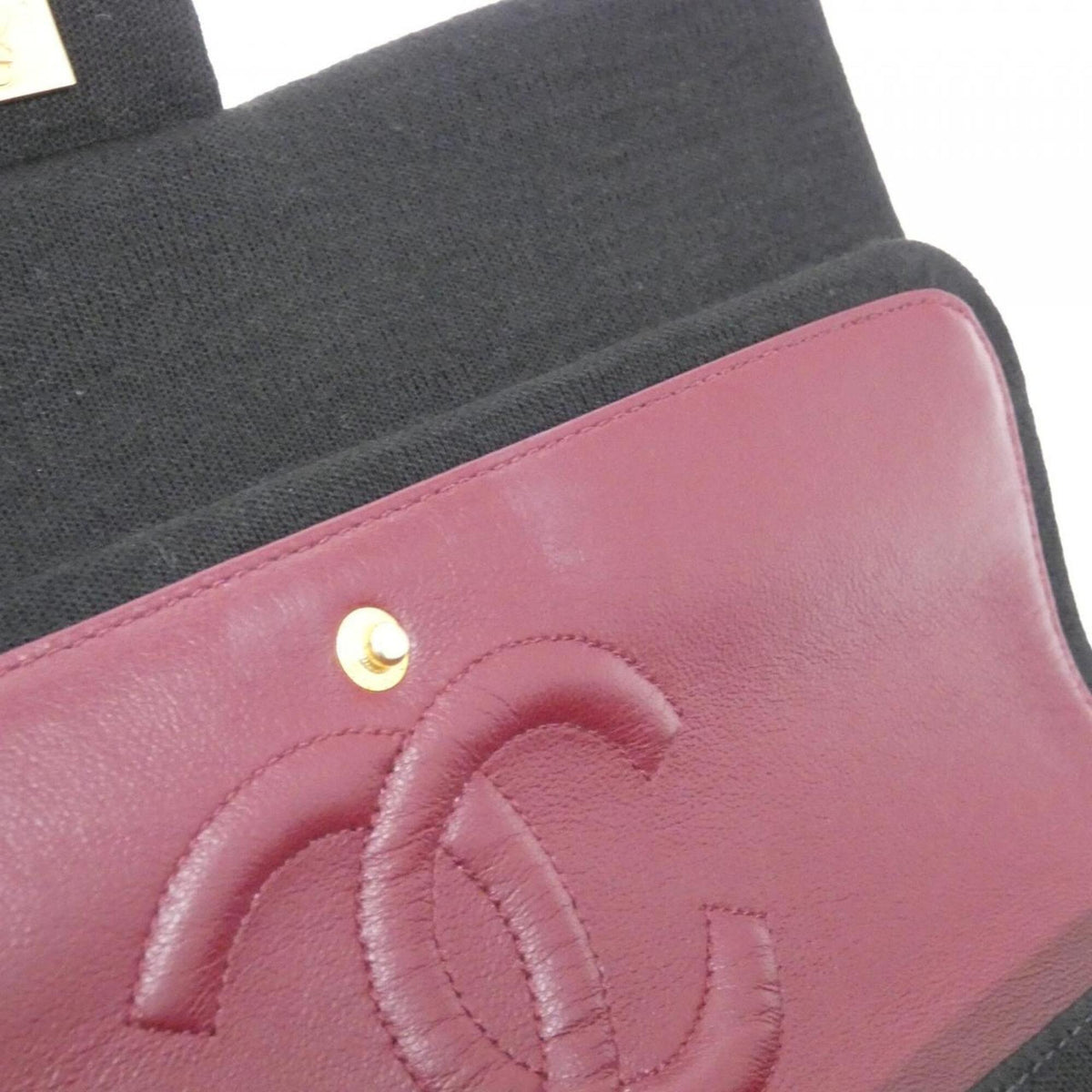 Chanel Black Canvas Shoulder Bag (Pre-Owned)