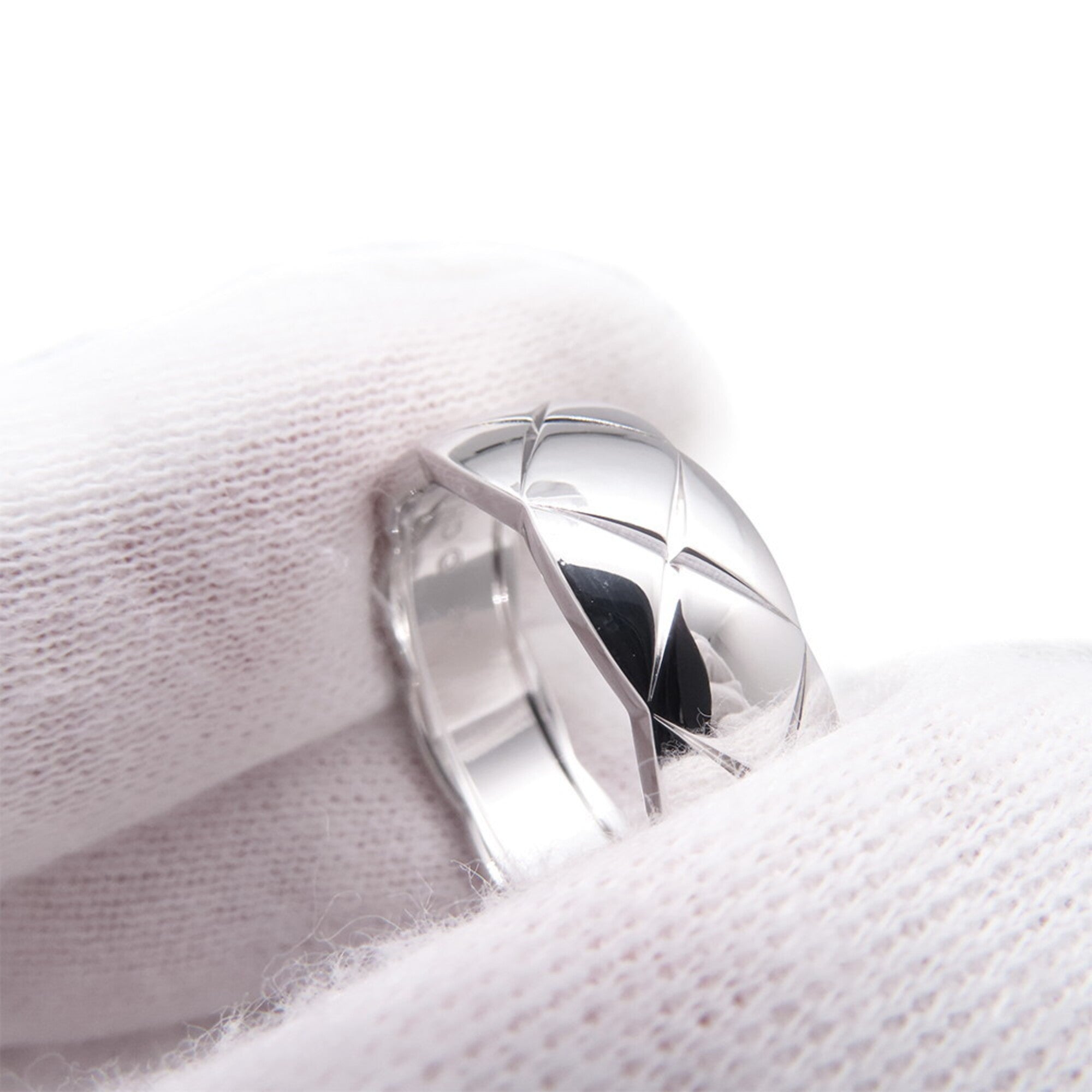 Chanel White Gold (18K) Band Ring (Pre-Owned)