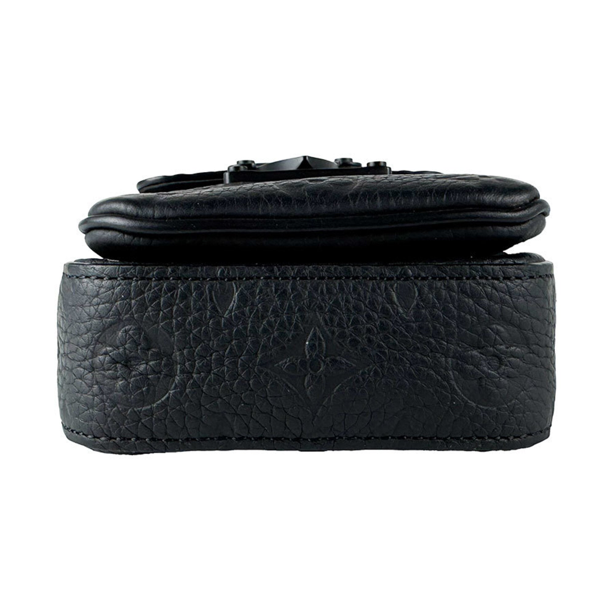 Louis Vuitton Black Leather Shoulder Bag (Pre-Owned)