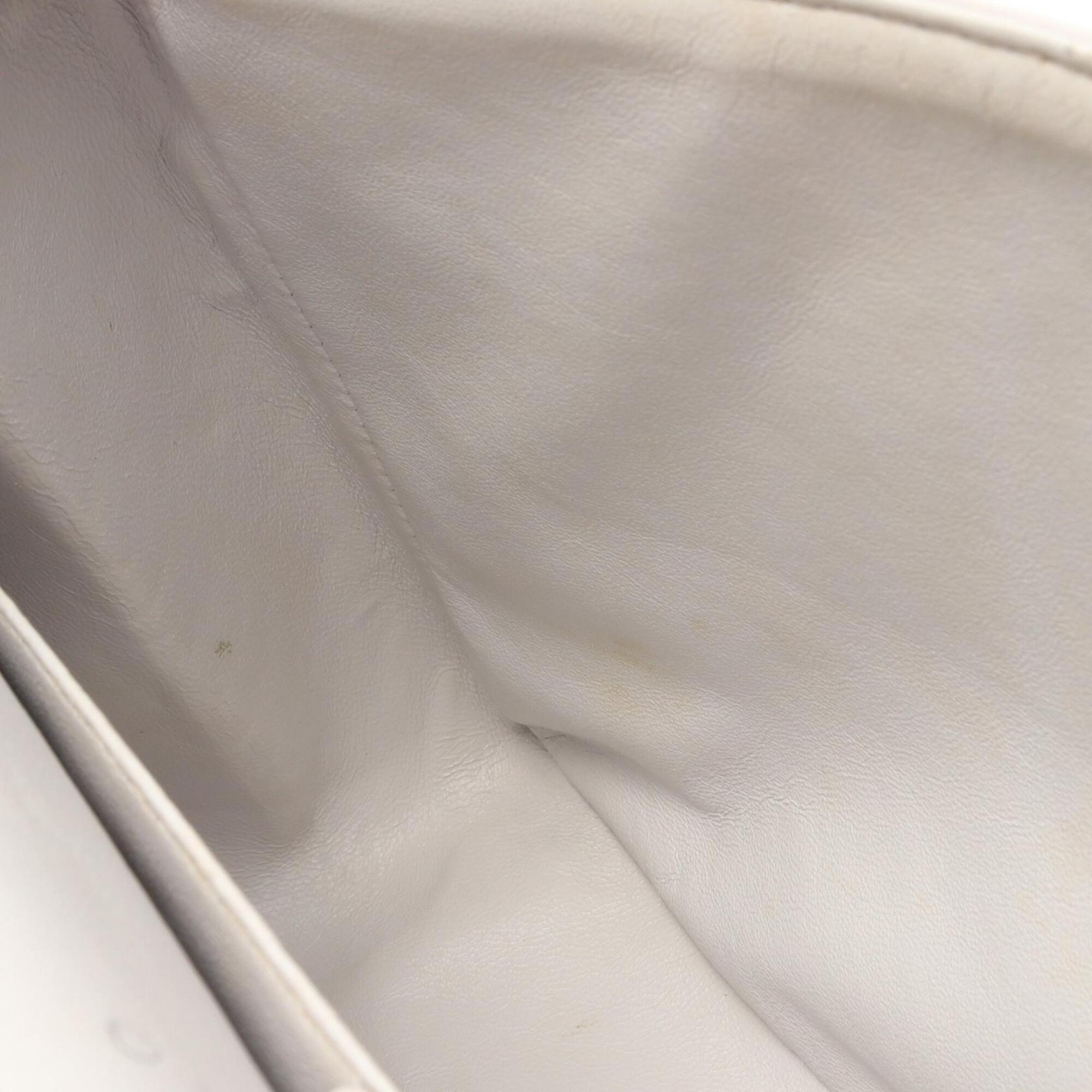 Chanel White Leather Handbag Shoulder Bag (Pre-Owned)