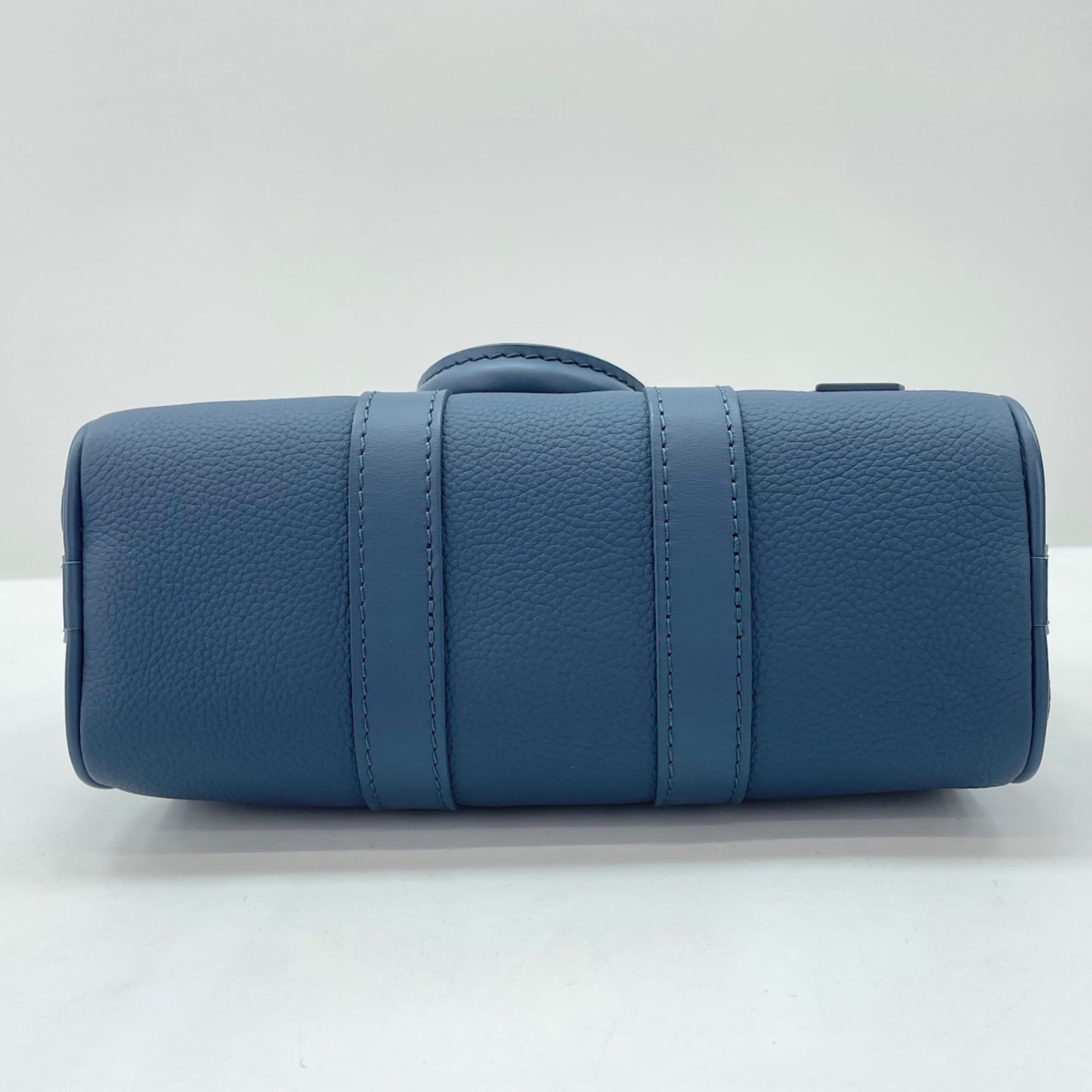 Louis Vuitton Navy Handbag (Pre-Owned)