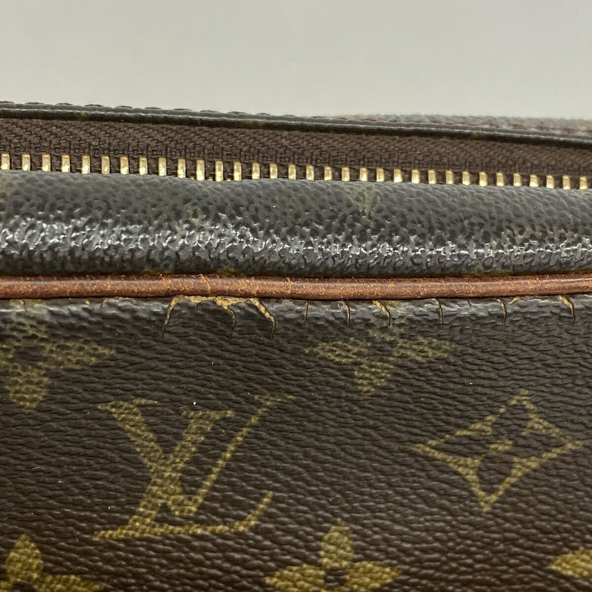 Louis Vuitton Brown Shoulder Bag (Pre-Owned)