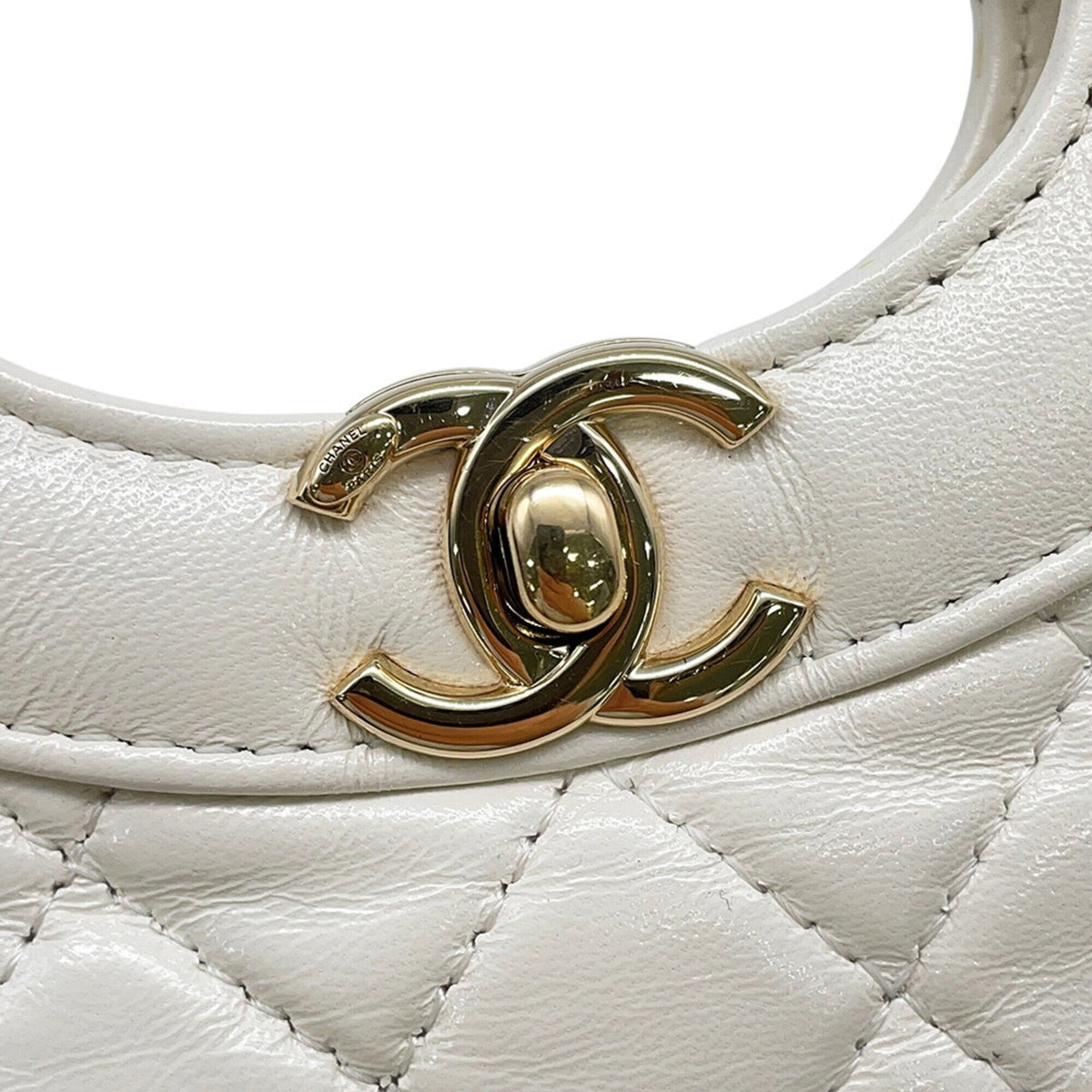 Chanel Matelasse White Leather Handbag Shopping Bag Shoulder Bag (Pre-Owned)