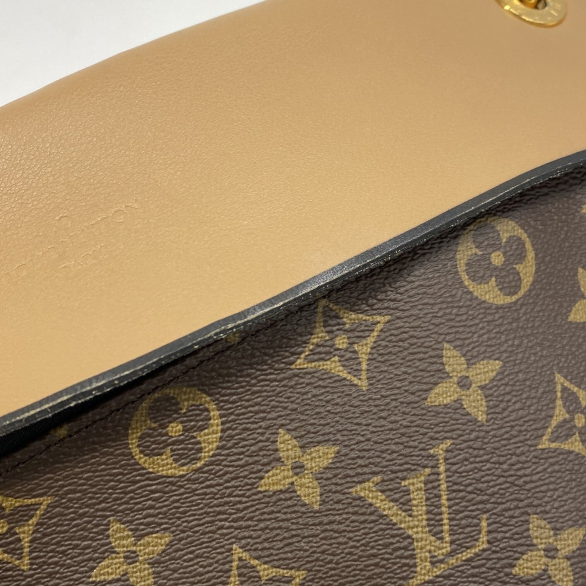 Louis Vuitton Cream Peche Shoulder Bag (Pre-Owned)