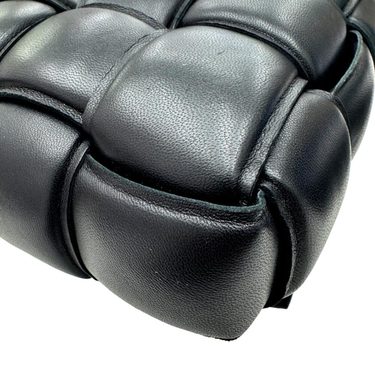 Bottega Veneta Black Leather Shoulder Bag (Pre-Owned)