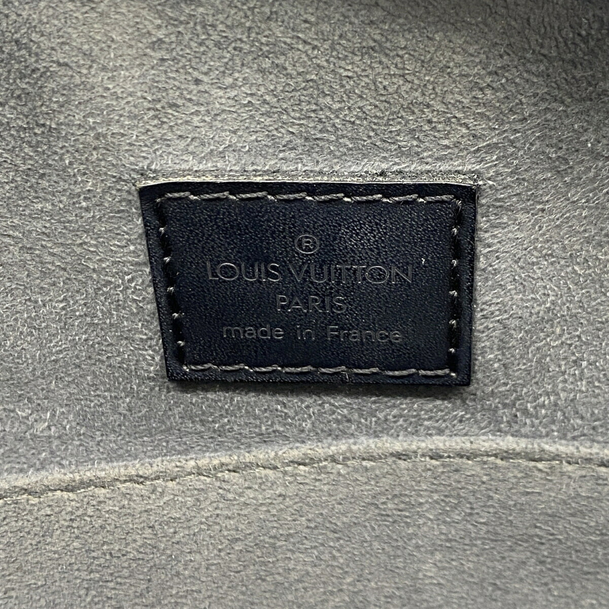 Louis Vuitton Noir Handbag (Pre-Owned)