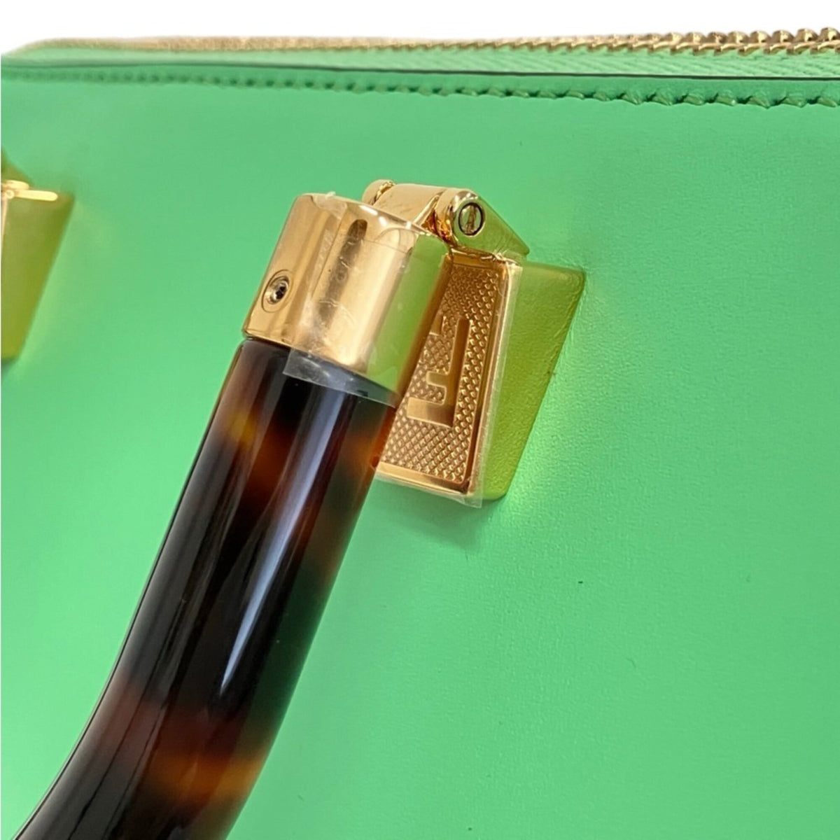 Fendi Light Green Leather Shoulder Bag (Pre-Owned)