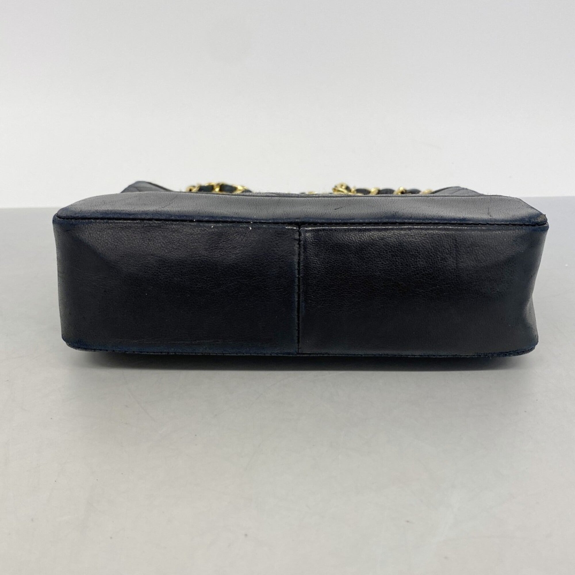 Chanel Black Leather Handbag (Pre-Owned)