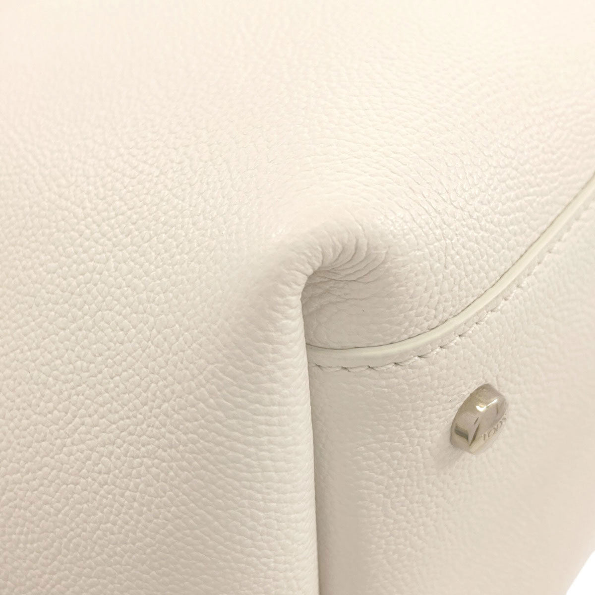 Tod's White Leather Tote Bag (Pre-Owned)
