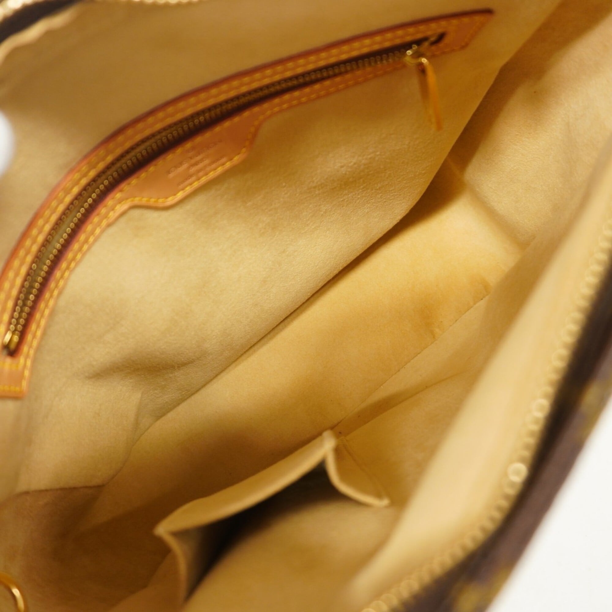 Louis Vuitton Brown Shoulder Bag (Pre-Owned)
