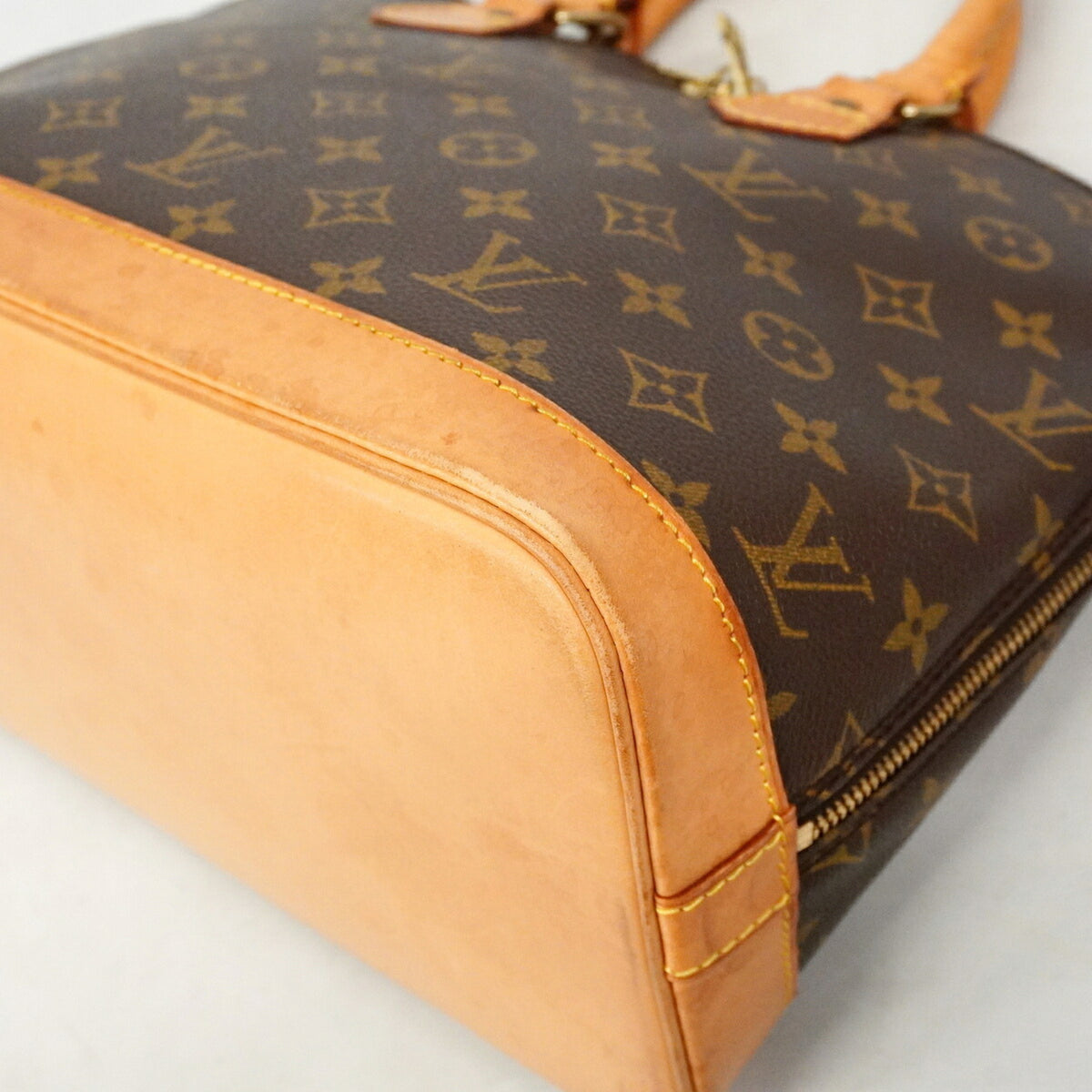 Louis Vuitton Brown Handbag (Pre-Owned)